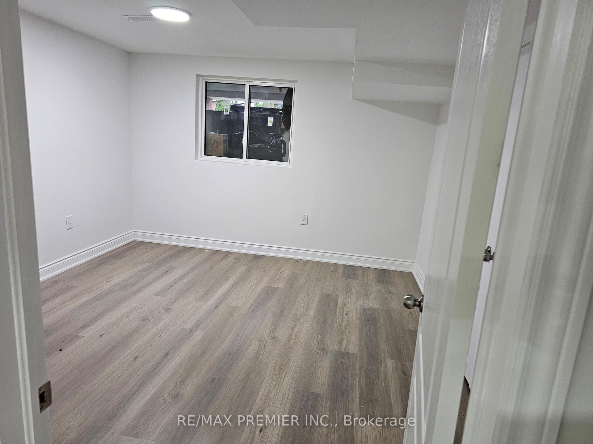 Photo 11 of Unit B - Basement, 16 Vineyard Court, Vaughan, East Woodbridge — HOMEH