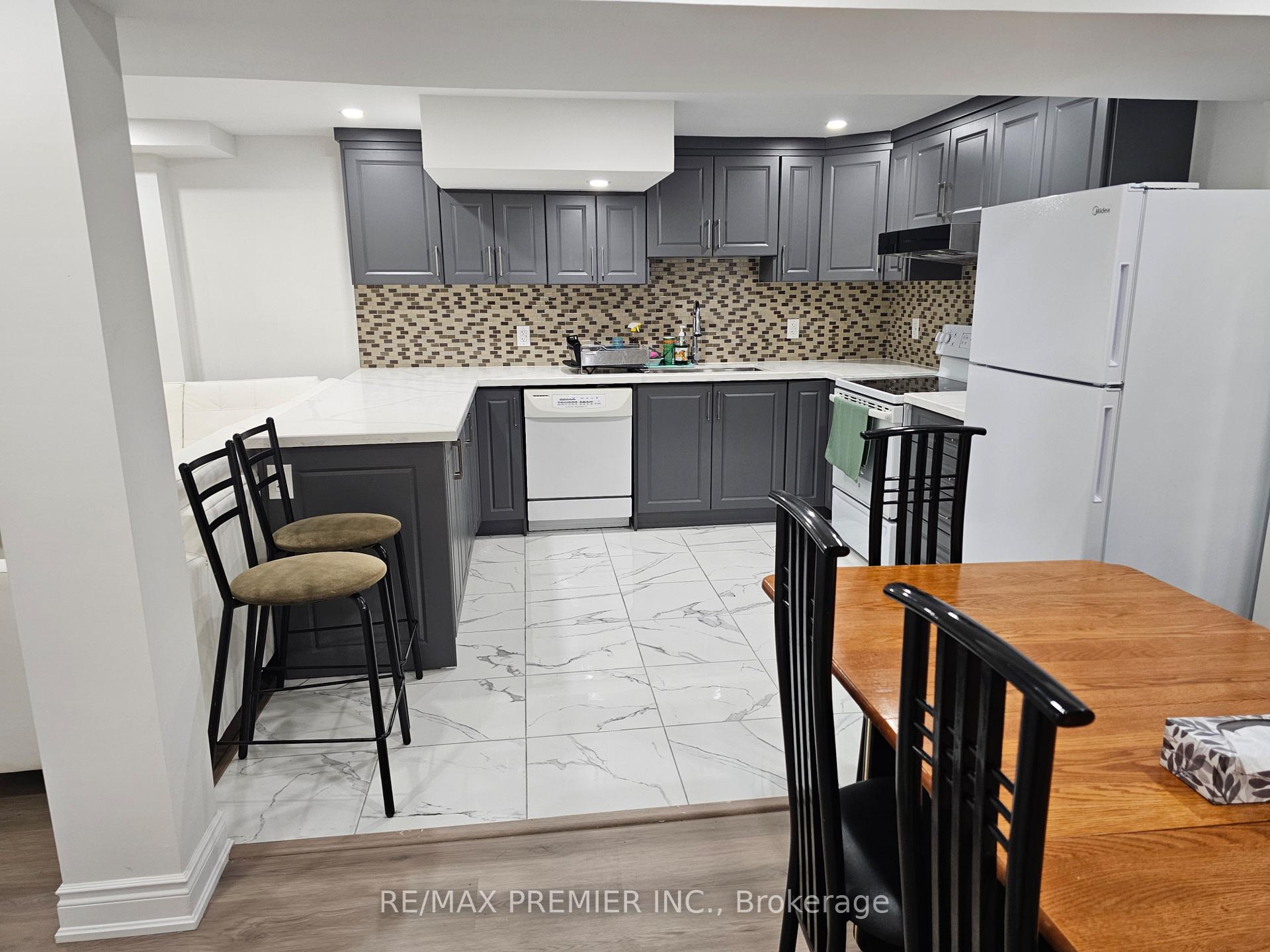 Photo 15 of Unit B - Basement, 16 Vineyard Court, Vaughan, East Woodbridge — HOMEH