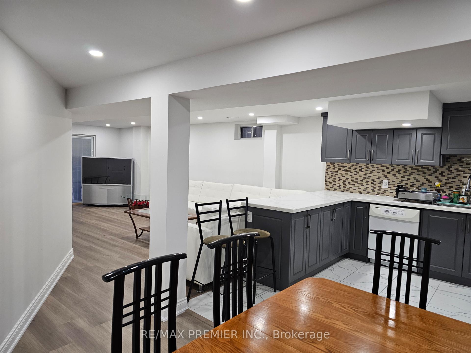 Photo 19 of Unit B - Basement, 16 Vineyard Court, Vaughan, East Woodbridge — HOMEH