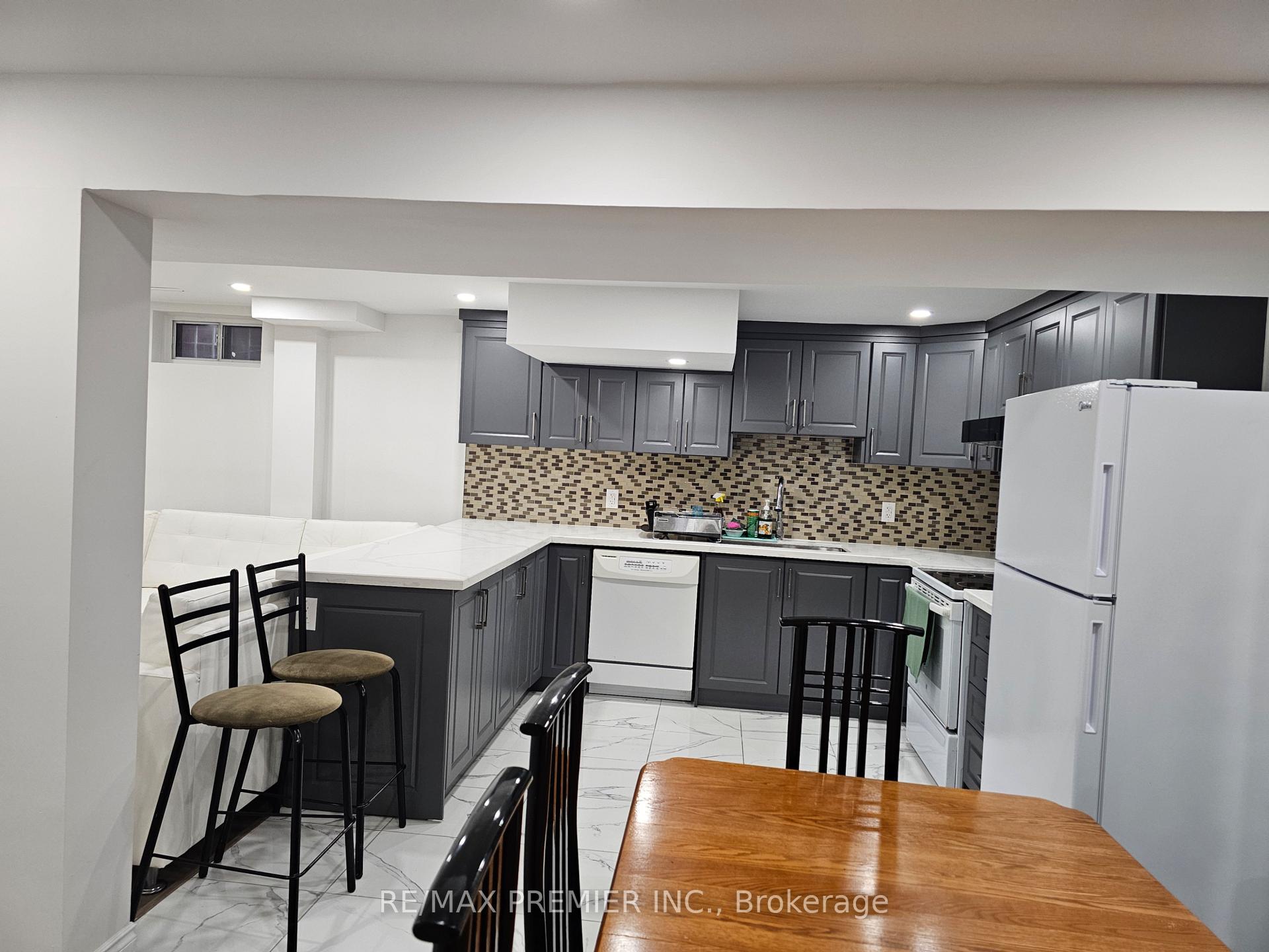 Photo 21 of Unit B - Basement, 16 Vineyard Court, Vaughan, East Woodbridge — HOMEH