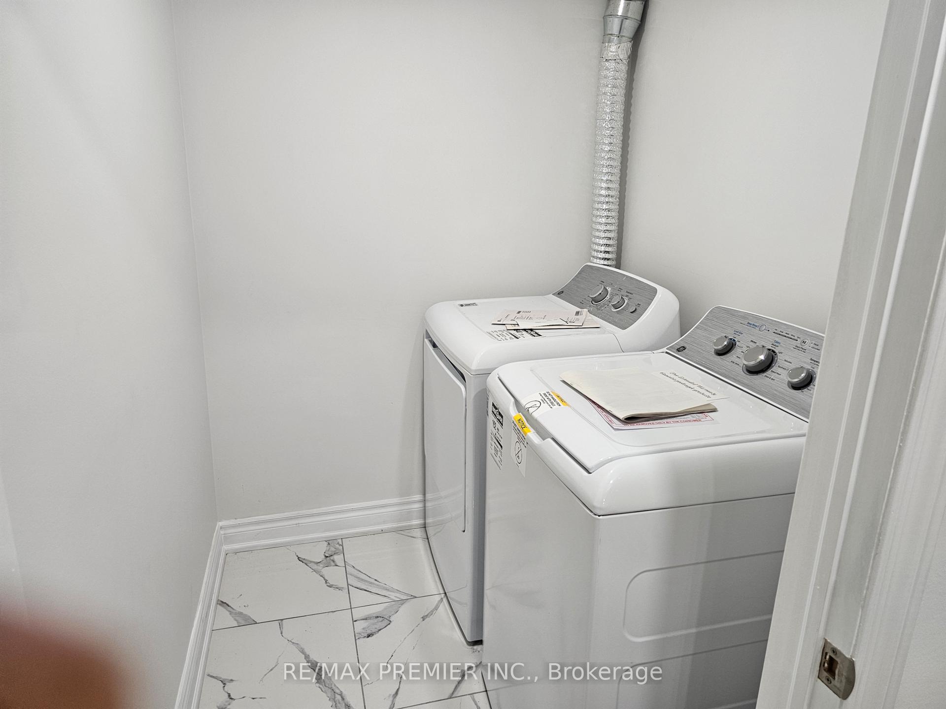 Photo 25 of Unit B - Basement, 16 Vineyard Court, Vaughan, East Woodbridge — HOMEH