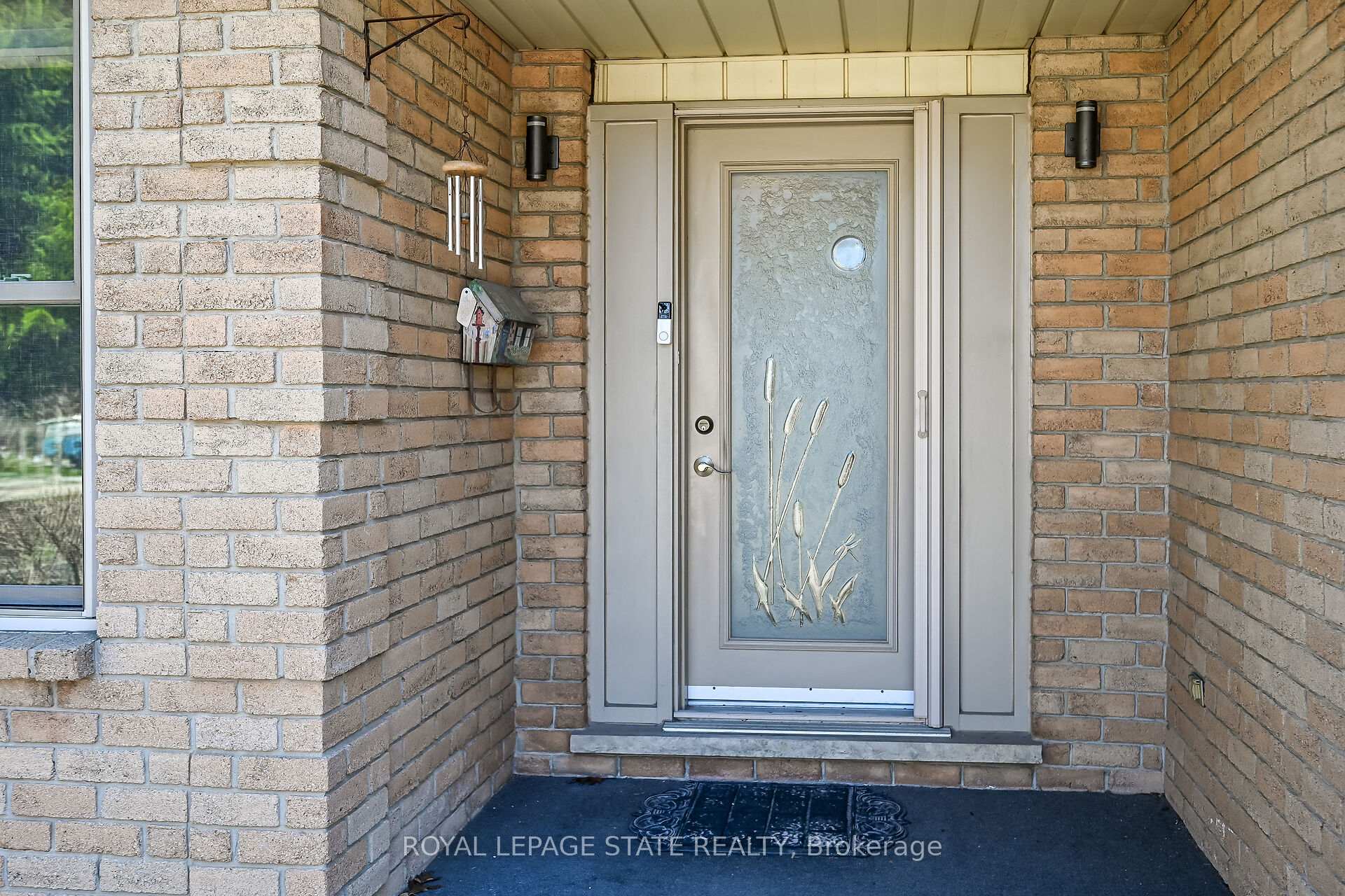Photo 3 of 621 Tomahawk Crescent, Hamilton, Ancaster — HOMEH