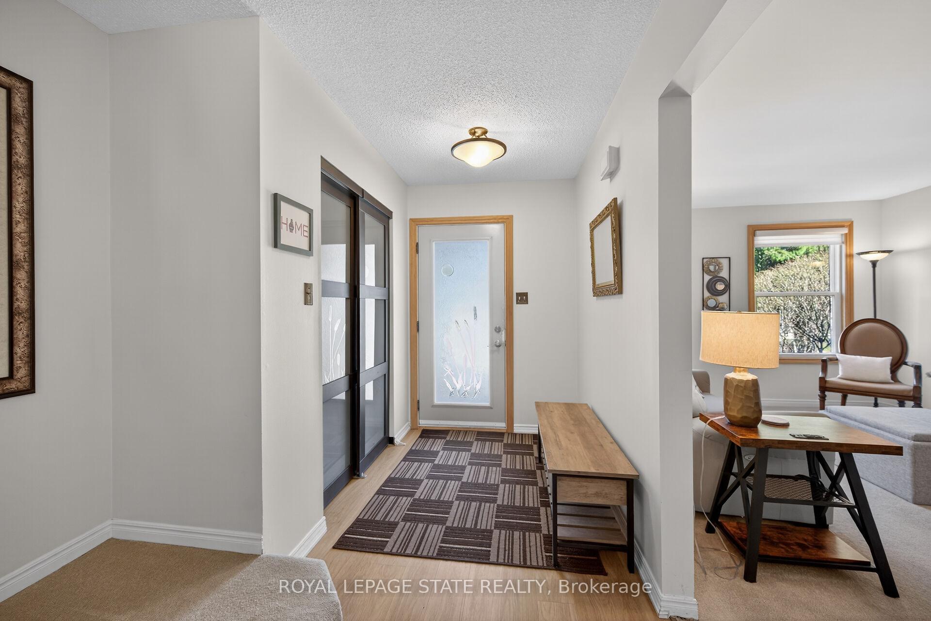 Photo 4 of 621 Tomahawk Crescent, Hamilton, Ancaster — HOMEH