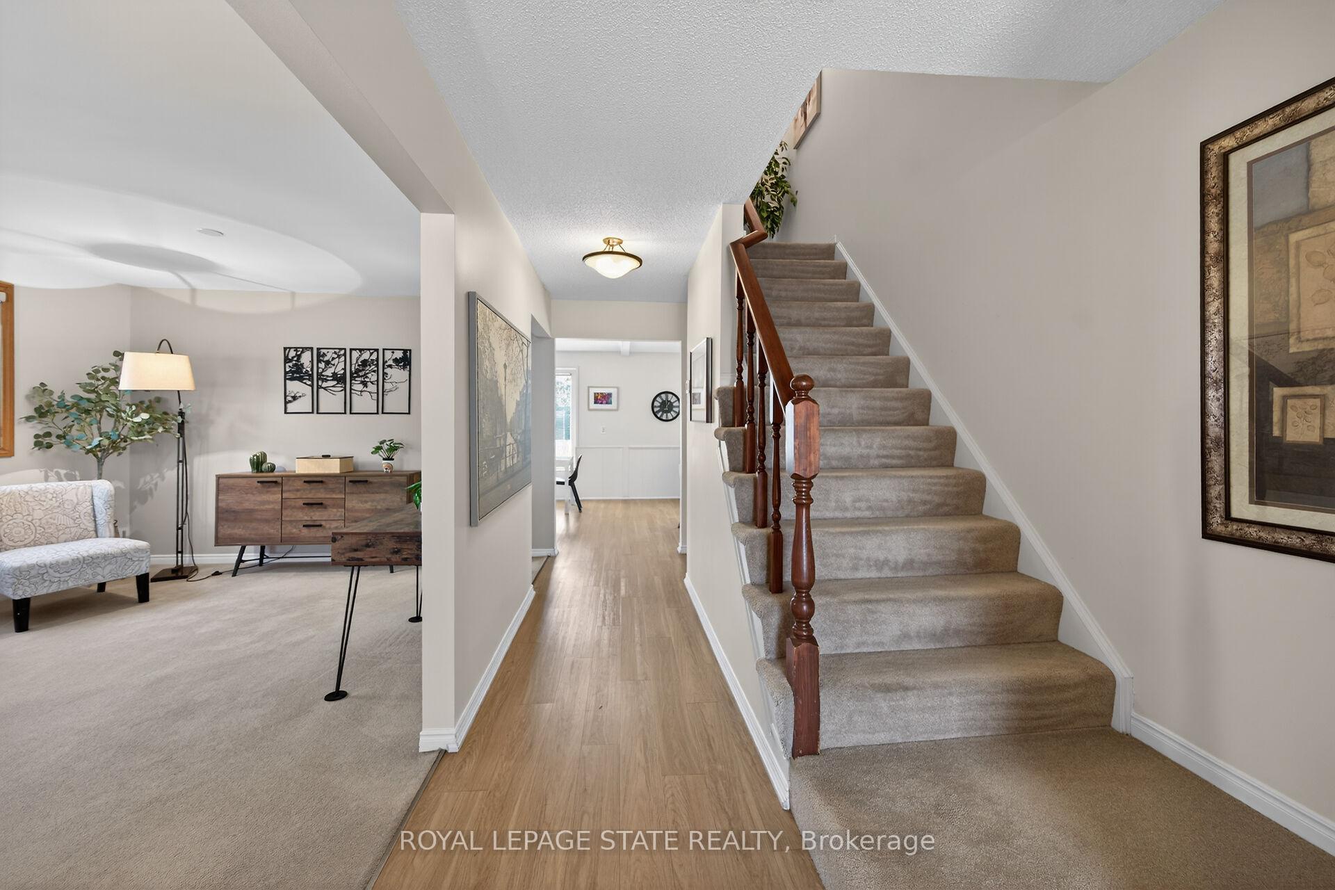 Photo 5 of 621 Tomahawk Crescent, Hamilton, Ancaster — HOMEH