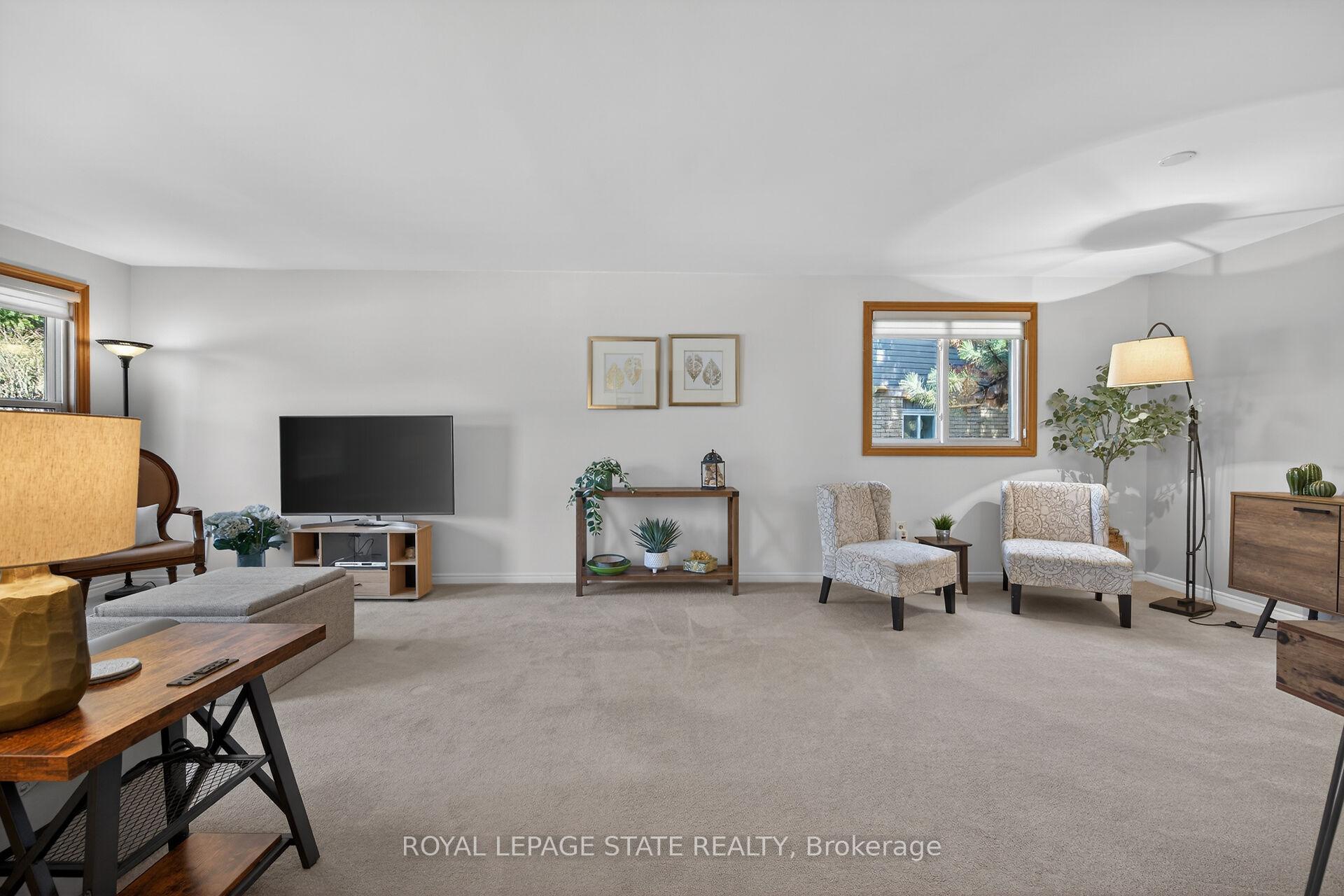Photo 6 of 621 Tomahawk Crescent, Hamilton, Ancaster — HOMEH