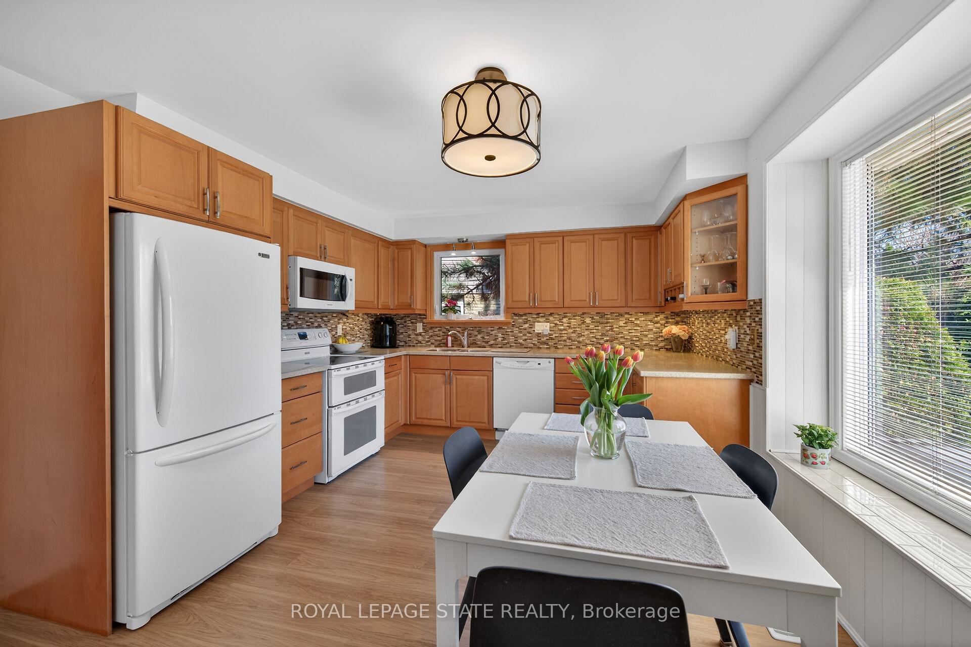 Photo 12 of 621 Tomahawk Crescent, Hamilton, Ancaster — HOMEH