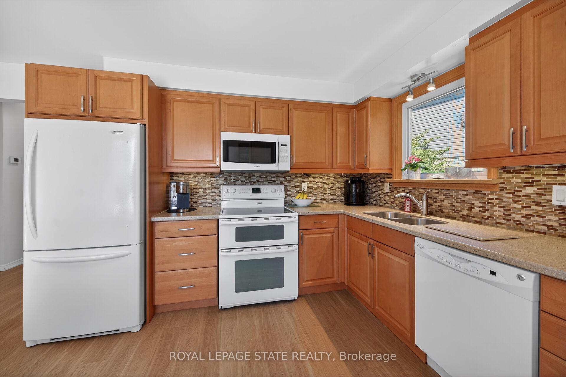 Photo 14 of 621 Tomahawk Crescent, Hamilton, Ancaster — HOMEH