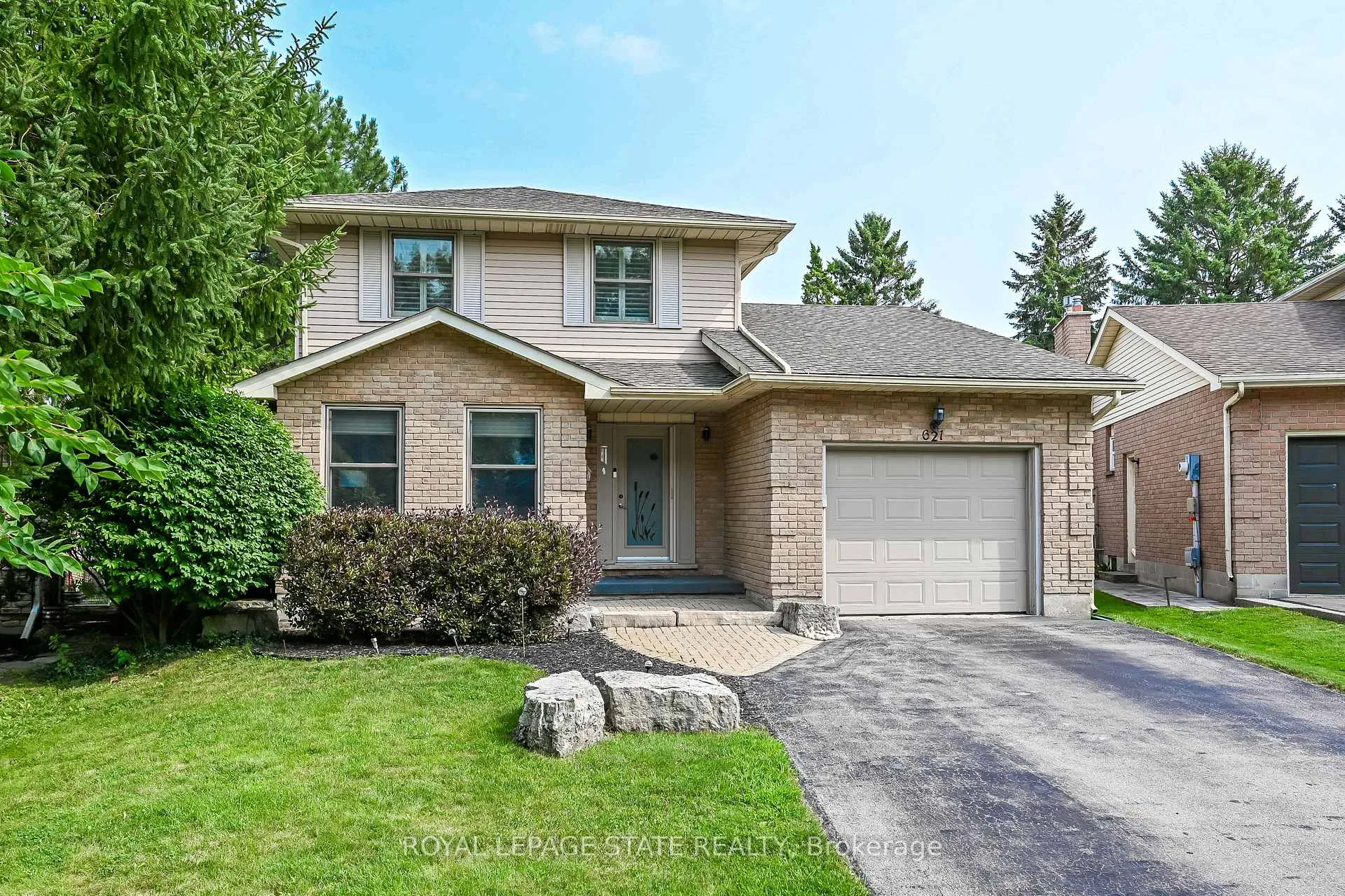 Photo 2 of 621 Tomahawk Crescent, Hamilton, Ancaster — HOMEH
