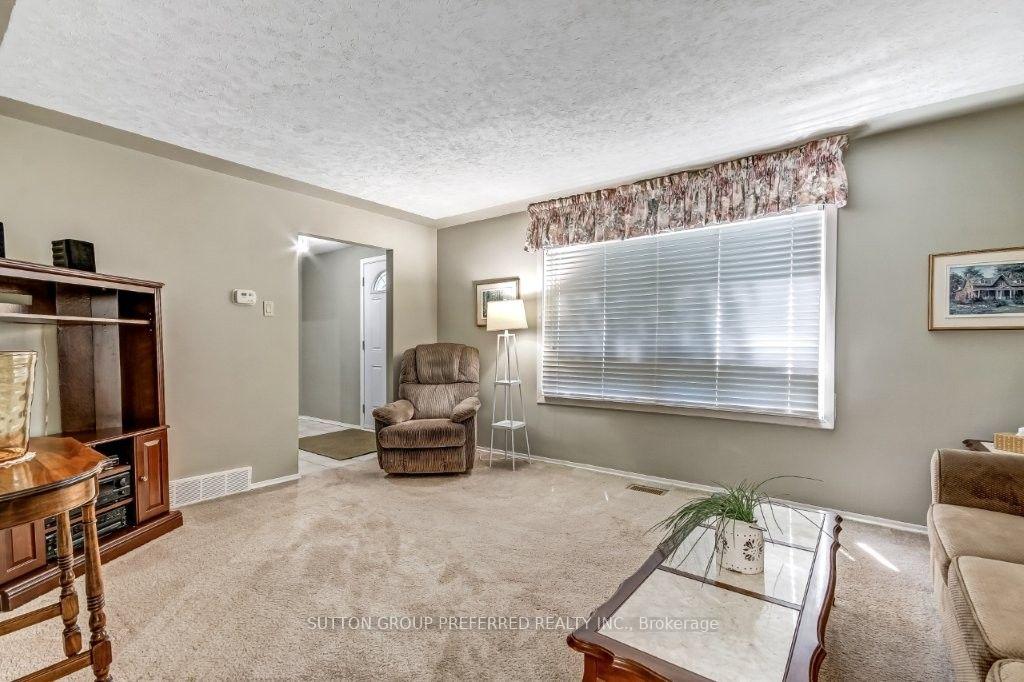 Photo 4 of 1280 Sorrel Road, London, East D — HOMEH
