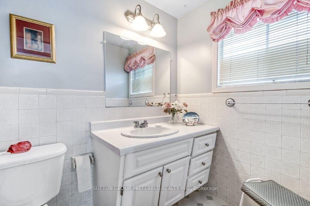Photo 10 of 1280 Sorrel Road, London, East D — HOMEH