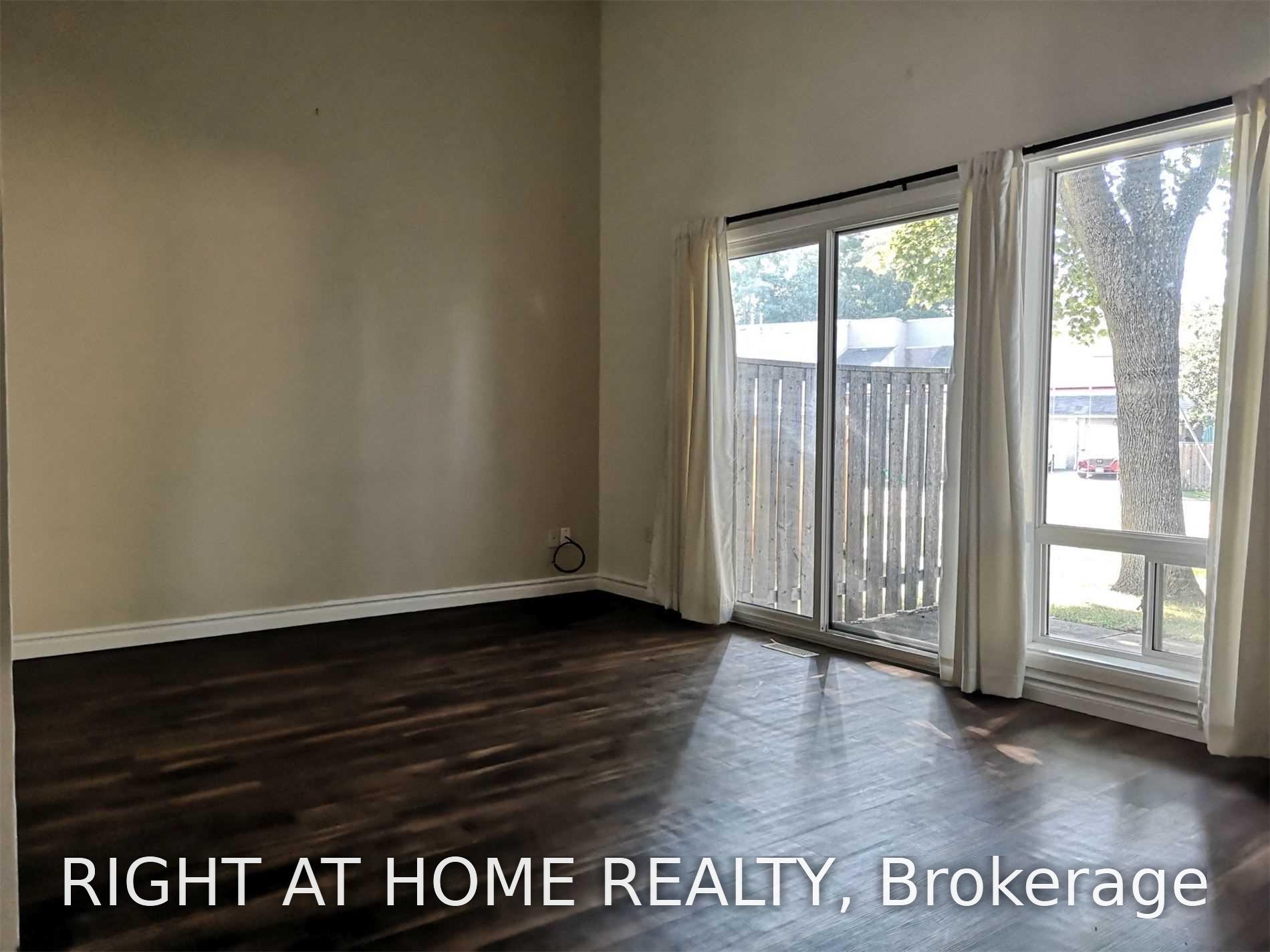 Photo 4 of 29 New Port Way, Markham, Thornhill — HOMEH