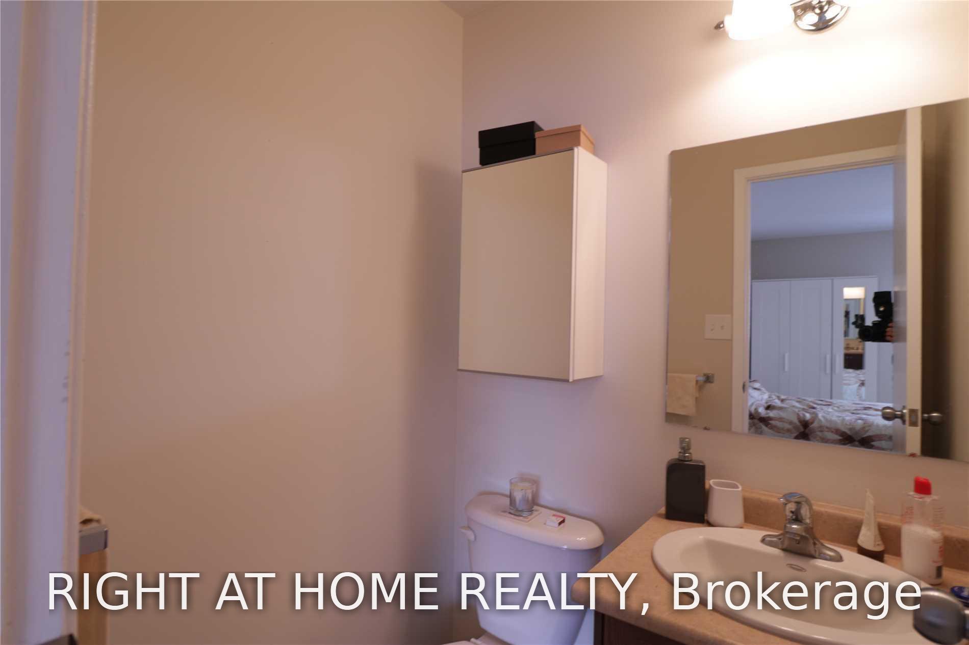 Photo 10 of 29 New Port Way, Markham, Thornhill — HOMEH
