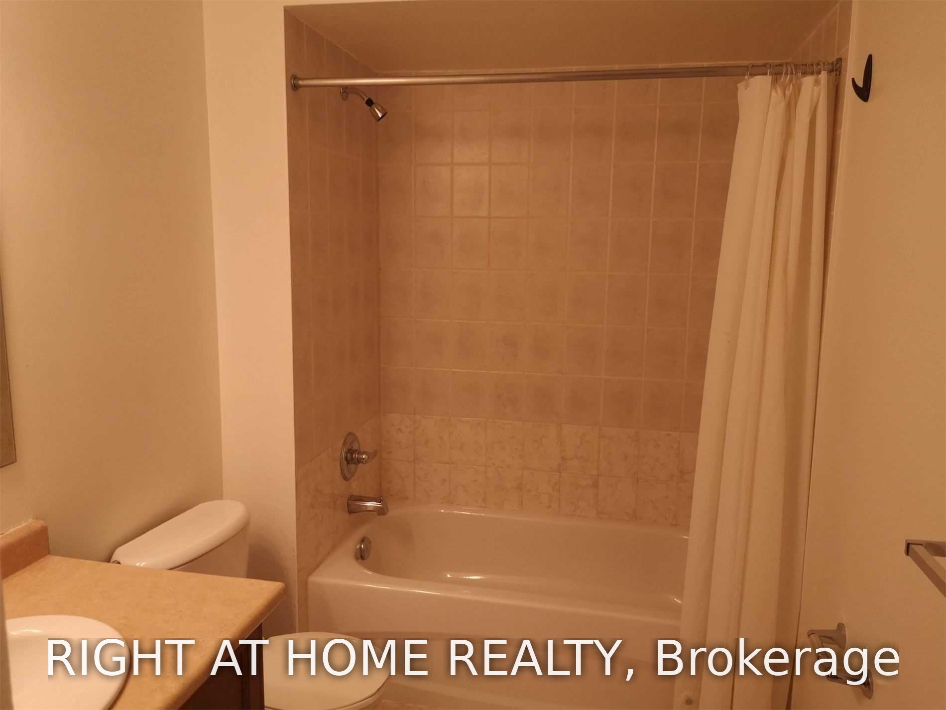 Photo 11 of 29 New Port Way, Markham, Thornhill — HOMEH