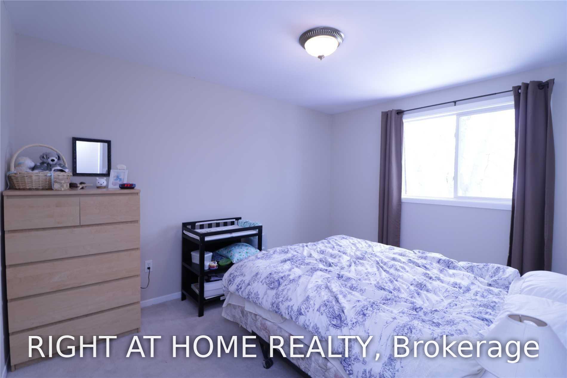 Photo 12 of 29 New Port Way, Markham, Thornhill — HOMEH