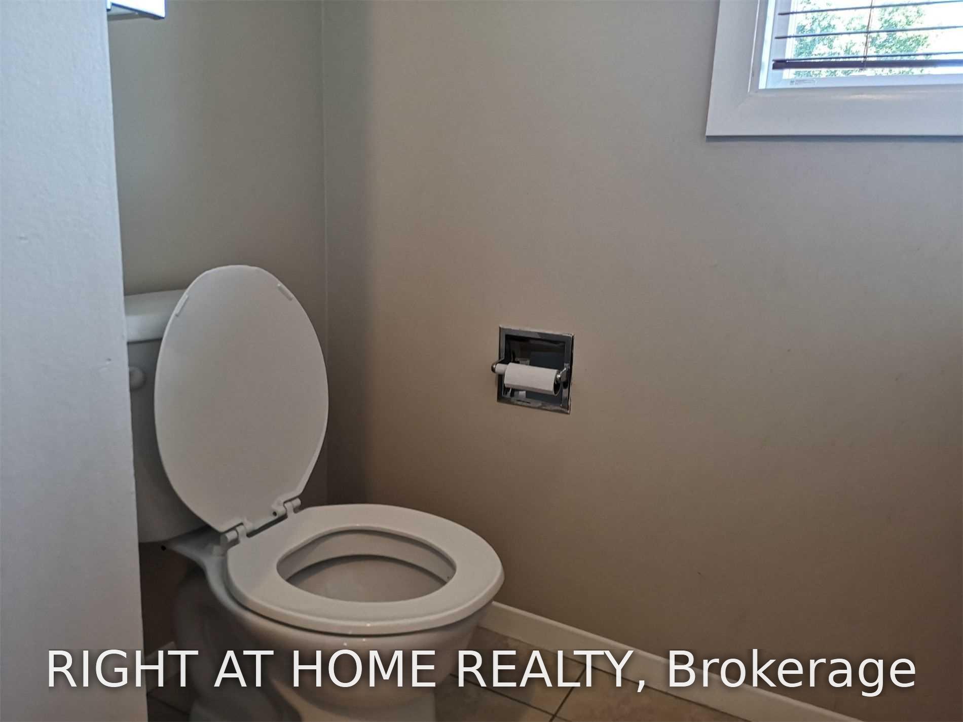 Photo 15 of 29 New Port Way, Markham, Thornhill — HOMEH