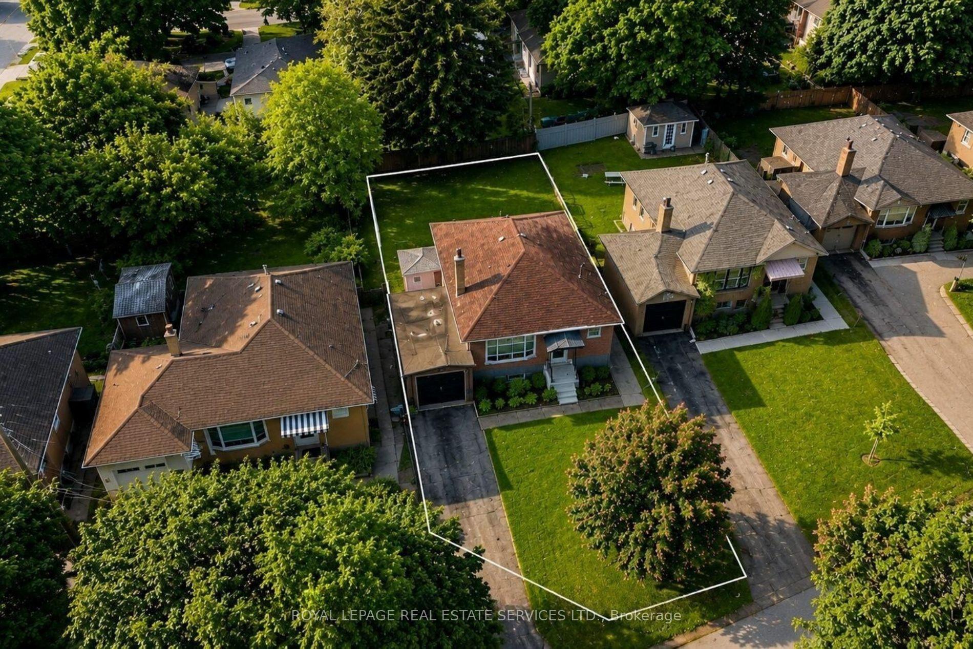 Photo 2 of 100 Ballacaine Drive, Etobicoke, Stonegate-Queensway — HOMEH