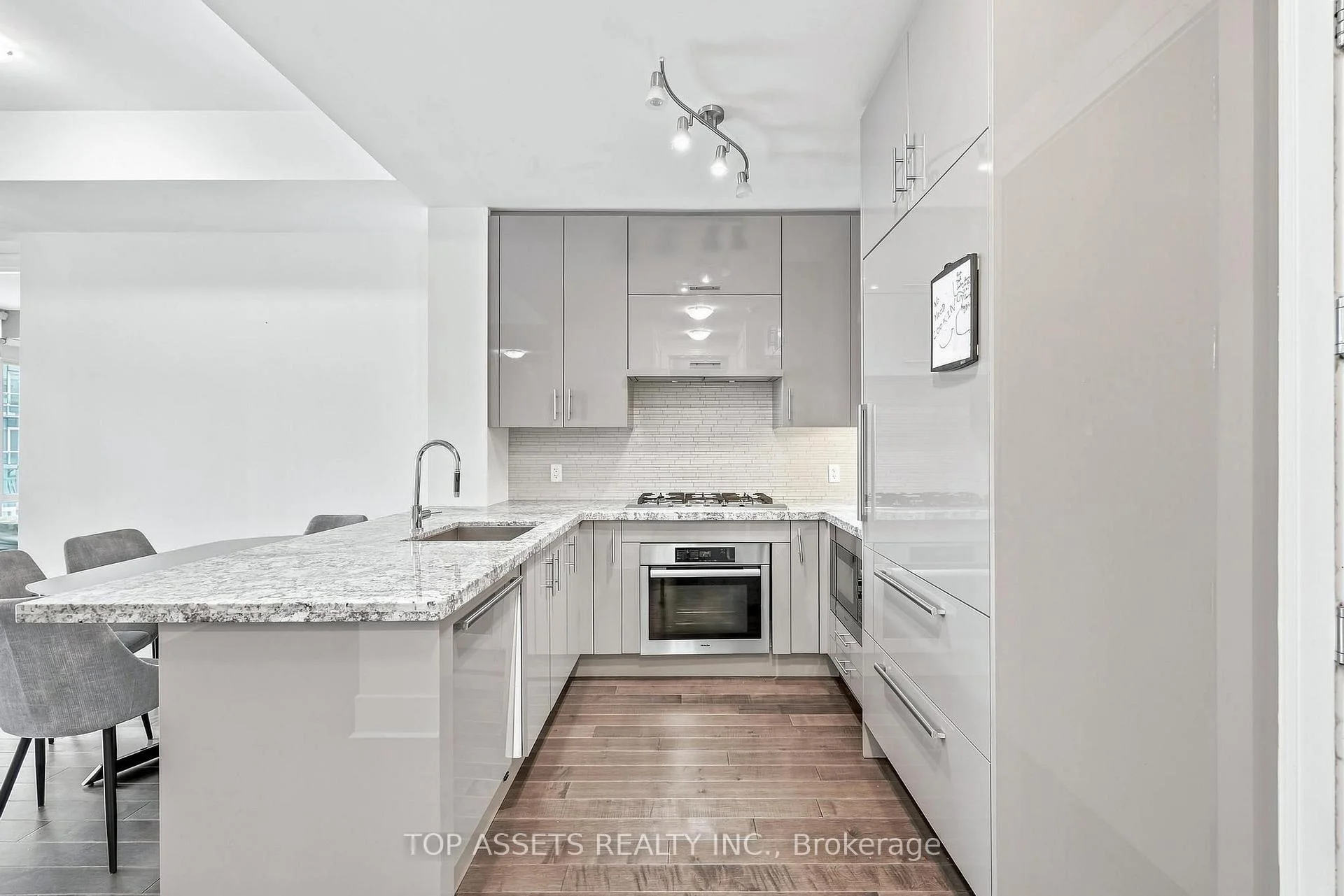 Photo 8 of Unit 919, 29 Queens Quay E, Toronto, Waterfront Communities — HOMEH