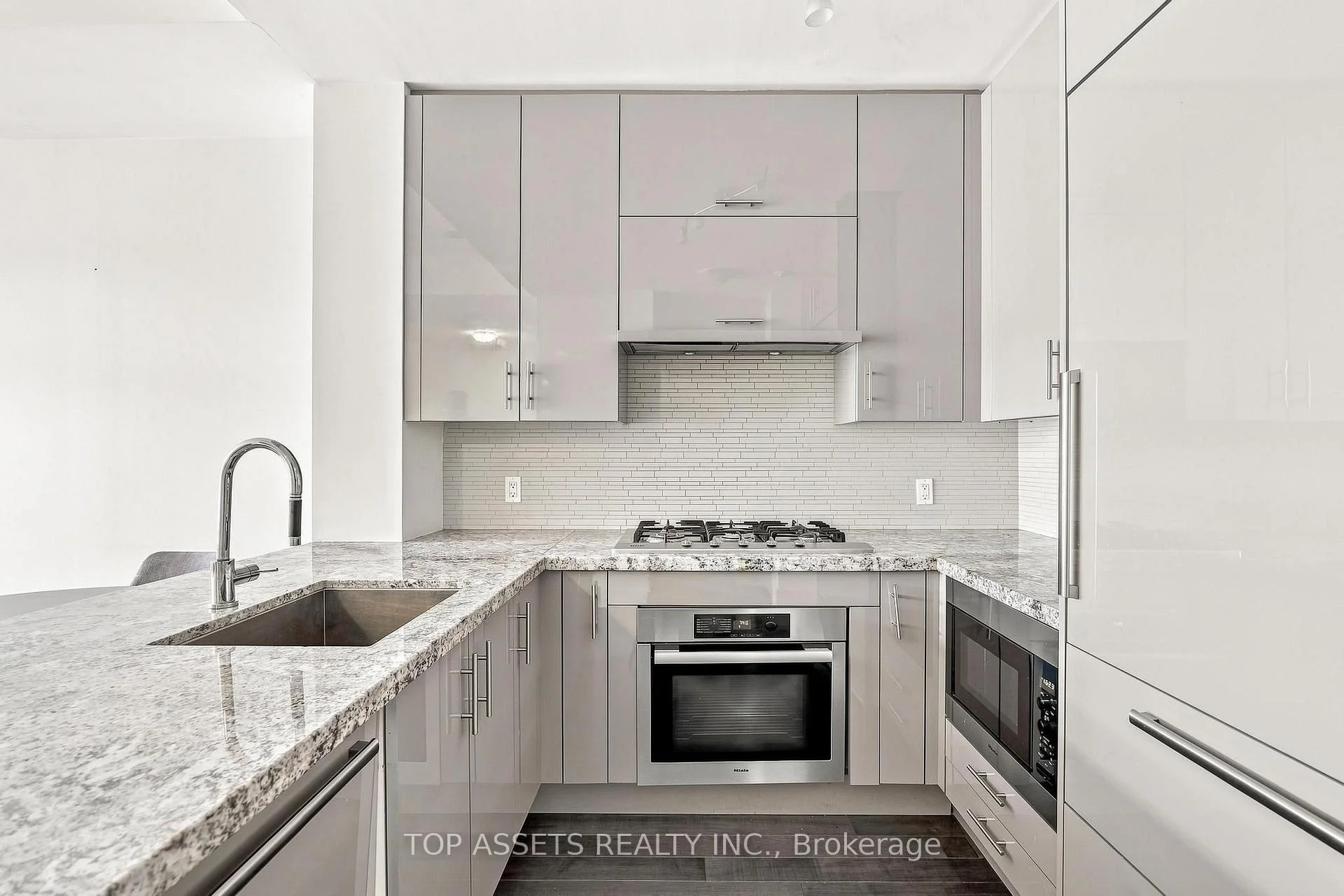 Photo 10 of Unit 919, 29 Queens Quay E, Toronto, Waterfront Communities — HOMEH
