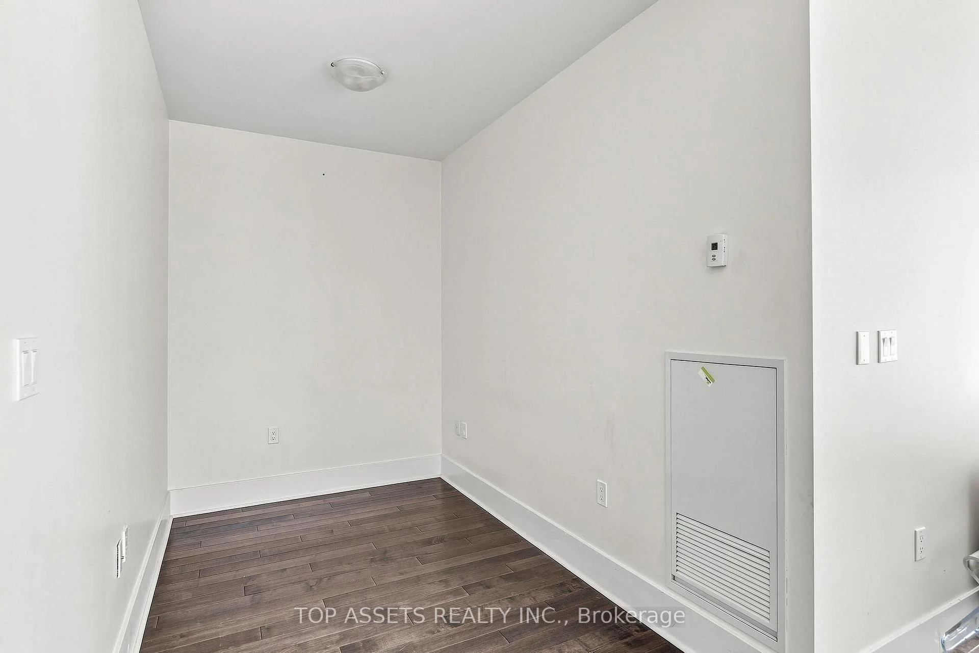 Photo 18 of Unit 919, 29 Queens Quay E, Toronto, Waterfront Communities — HOMEH