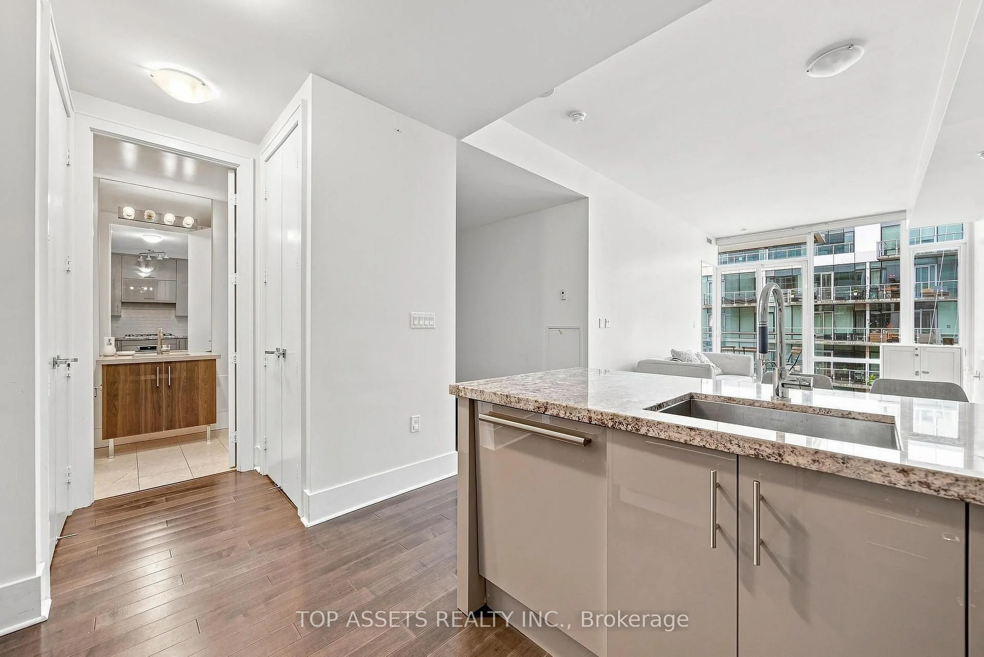 Photo 19 of Unit 919, 29 Queens Quay E, Toronto, Waterfront Communities — HOMEH