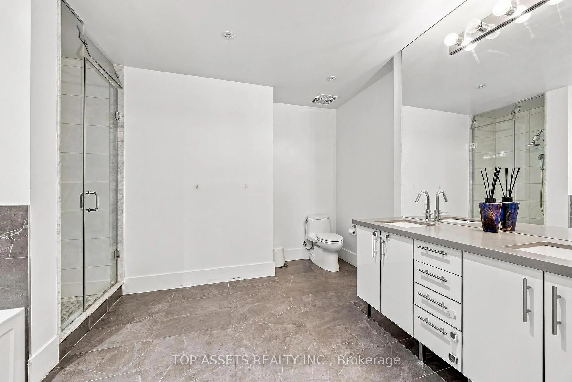 Photo 28 of Unit 919, 29 Queens Quay E, Toronto, Waterfront Communities — HOMEH