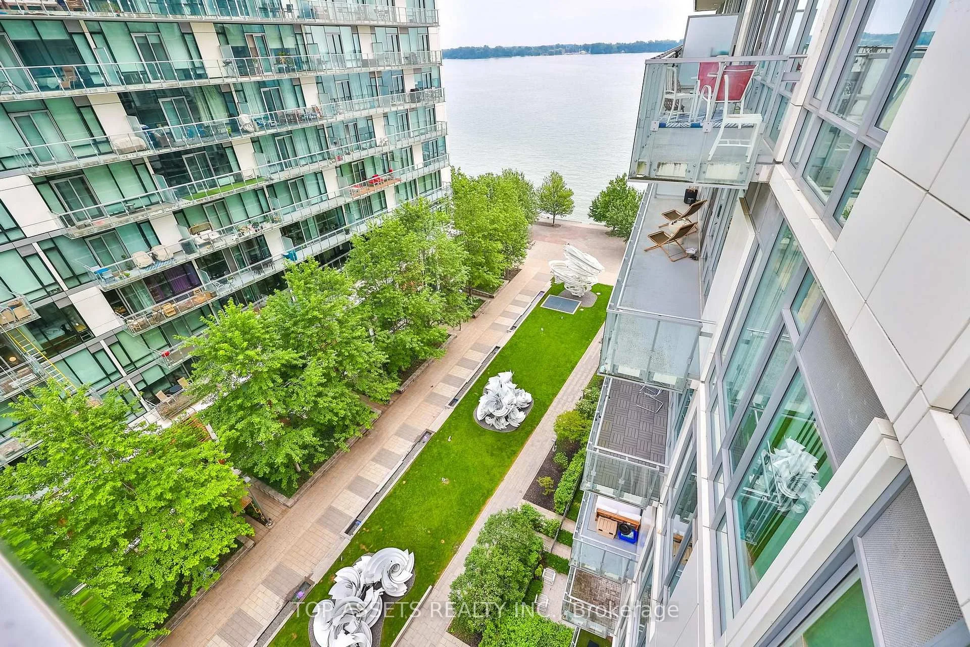 Photo 38 of Unit 919, 29 Queens Quay E, Toronto, Waterfront Communities — HOMEH
