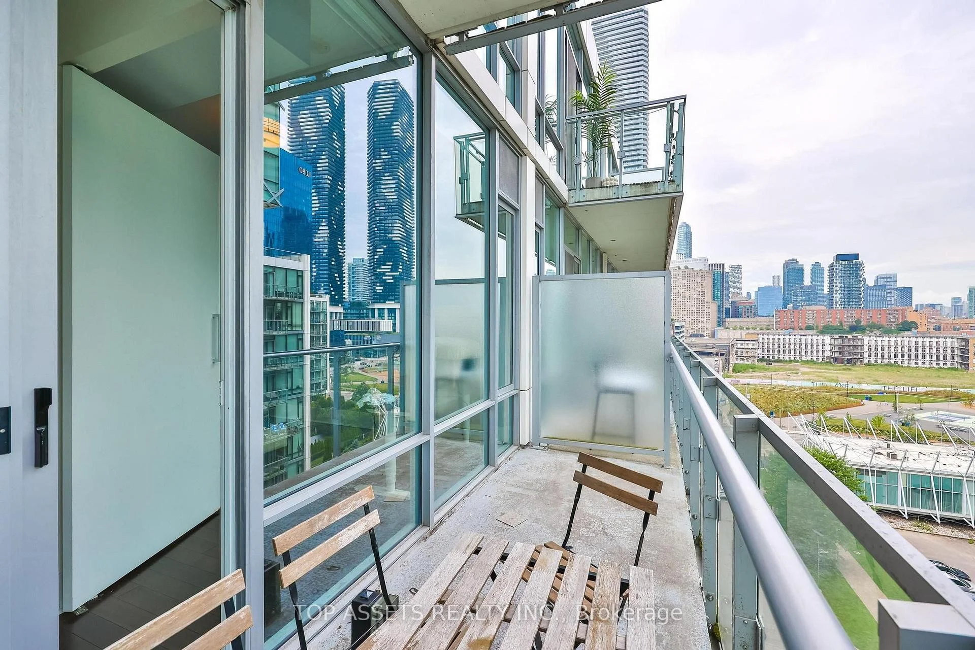 Photo 39 of Unit 919, 29 Queens Quay E, Toronto, Waterfront Communities — HOMEH