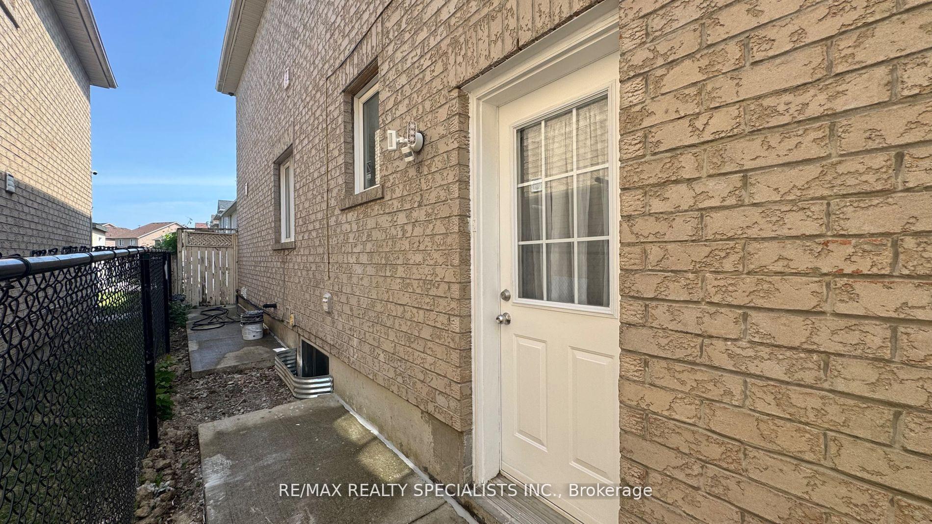 Photo 1 of Unit Lower 2-B, 3 Lennon Trail, Brampton, Fletcher's Creek South — HOMEH