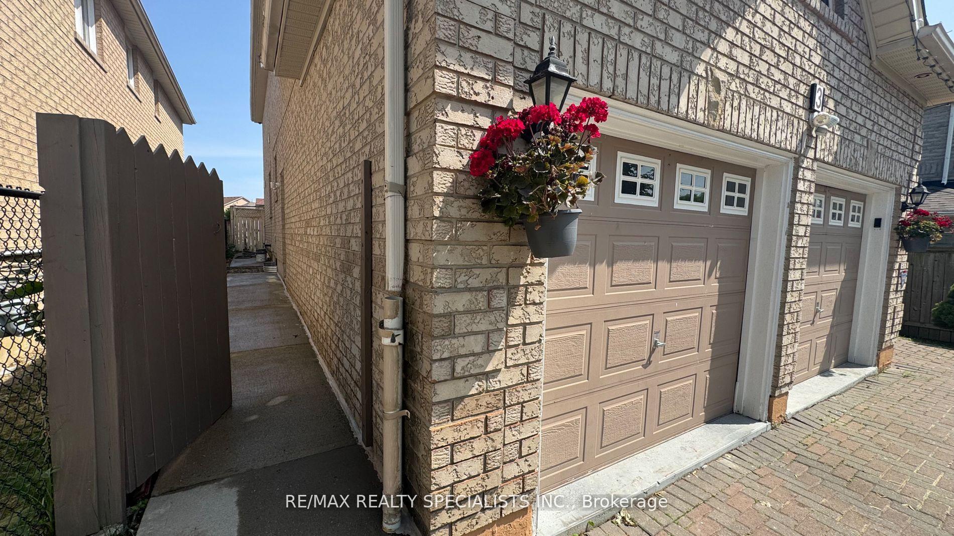 Photo 3 of Unit Lower 2-B, 3 Lennon Trail, Brampton, Fletcher's Creek South — HOMEH