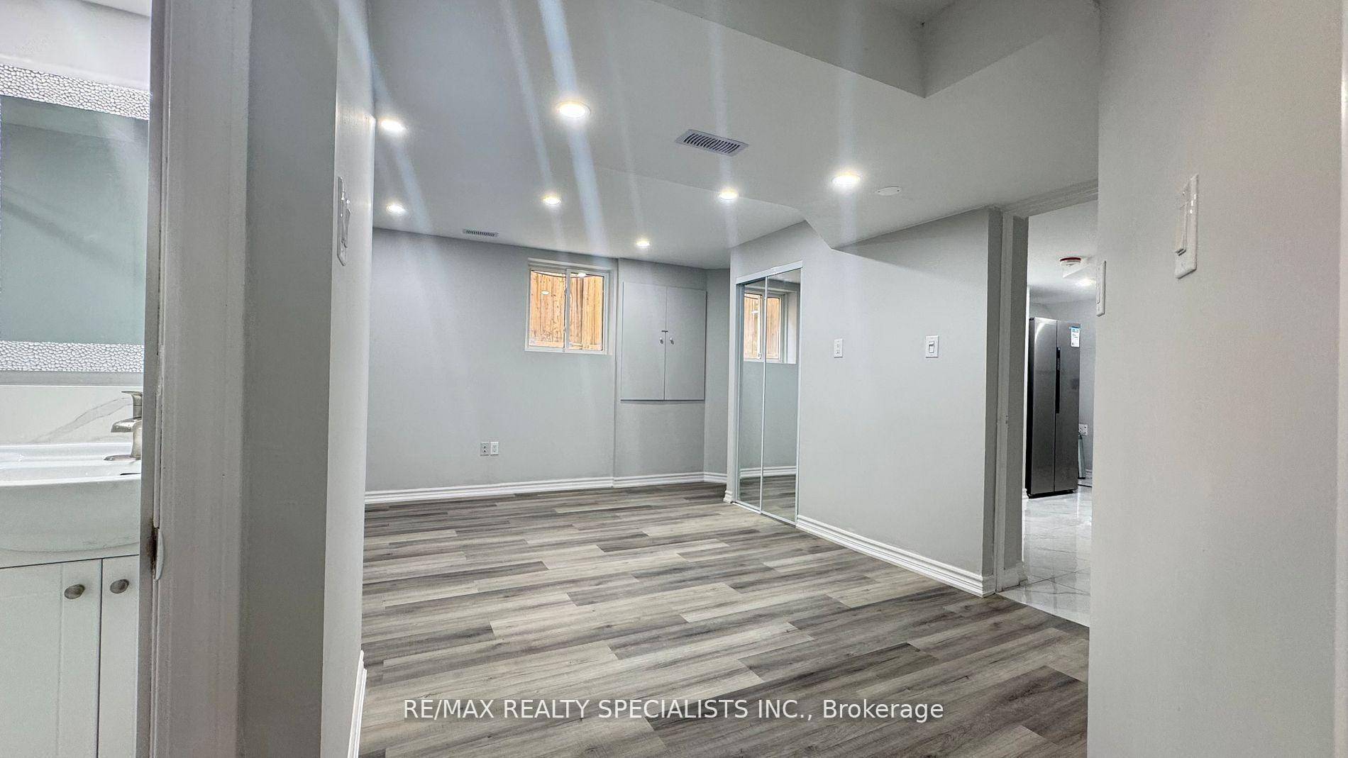 Photo 5 of Unit Lower 2-B, 3 Lennon Trail, Brampton, Fletcher's Creek South — HOMEH