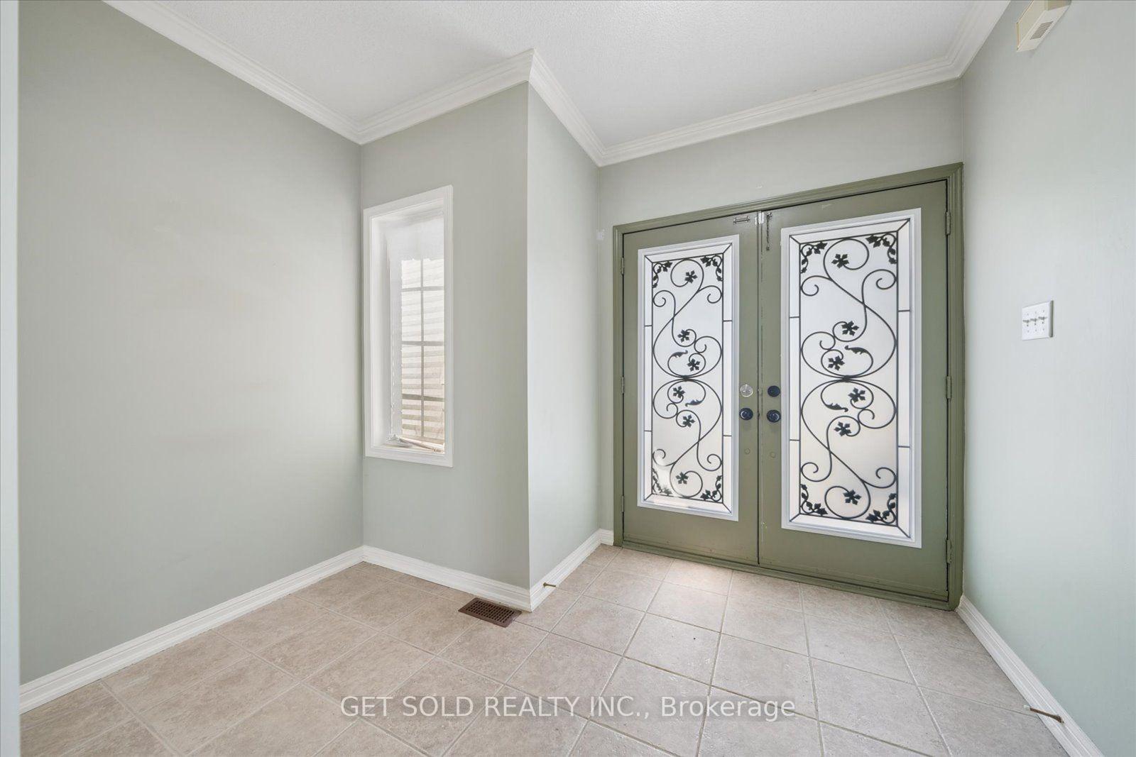 Photo 3 of 122 Medland Avenue, Whitby, Williamsburg — HOMEH