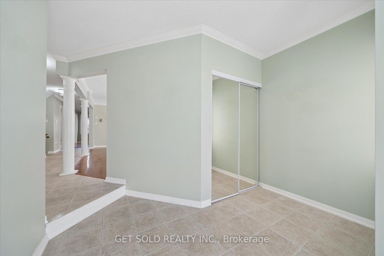 Photo 4 of 122 Medland Avenue, Whitby, Williamsburg — HOMEH