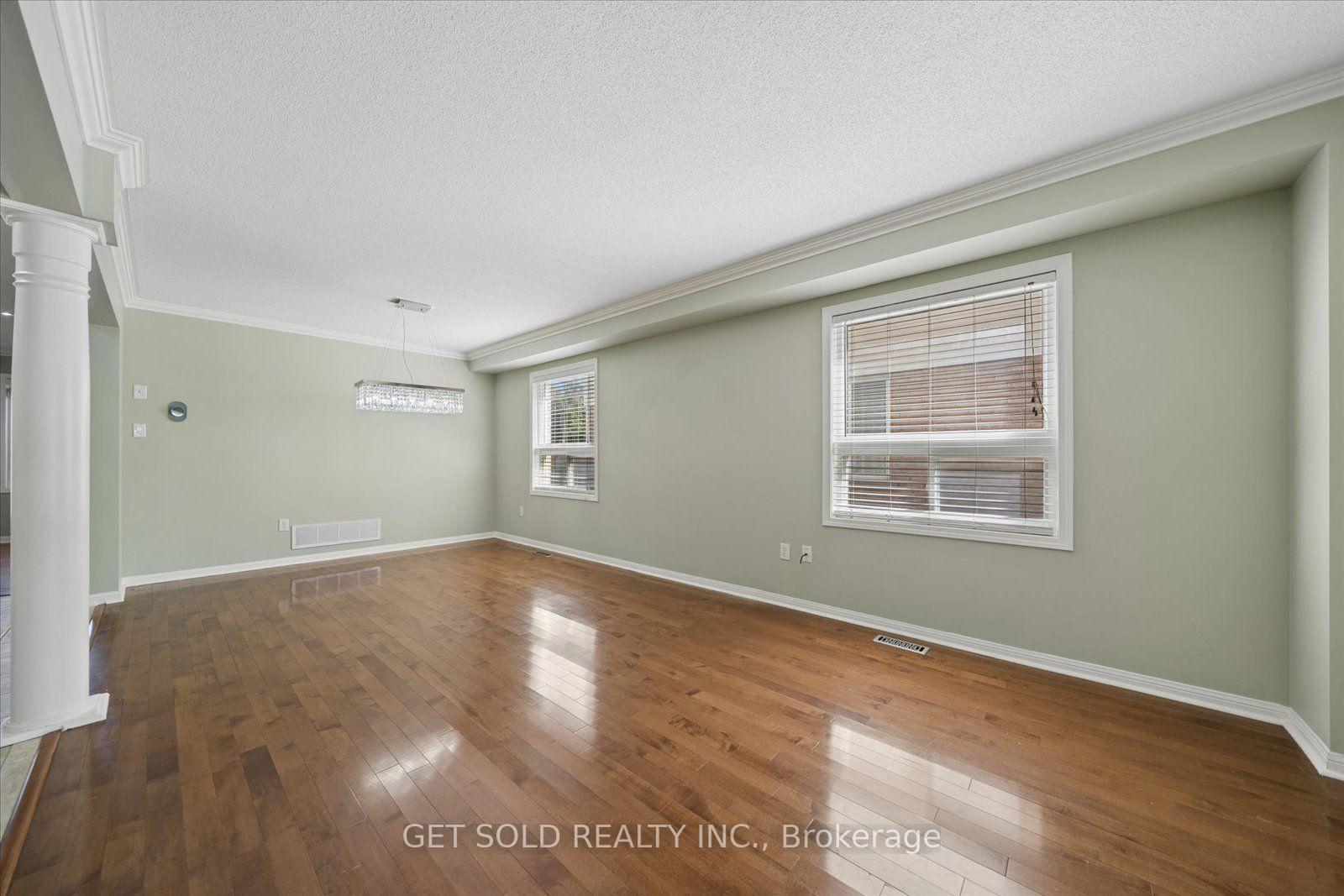 Photo 6 of 122 Medland Avenue, Whitby, Williamsburg — HOMEH