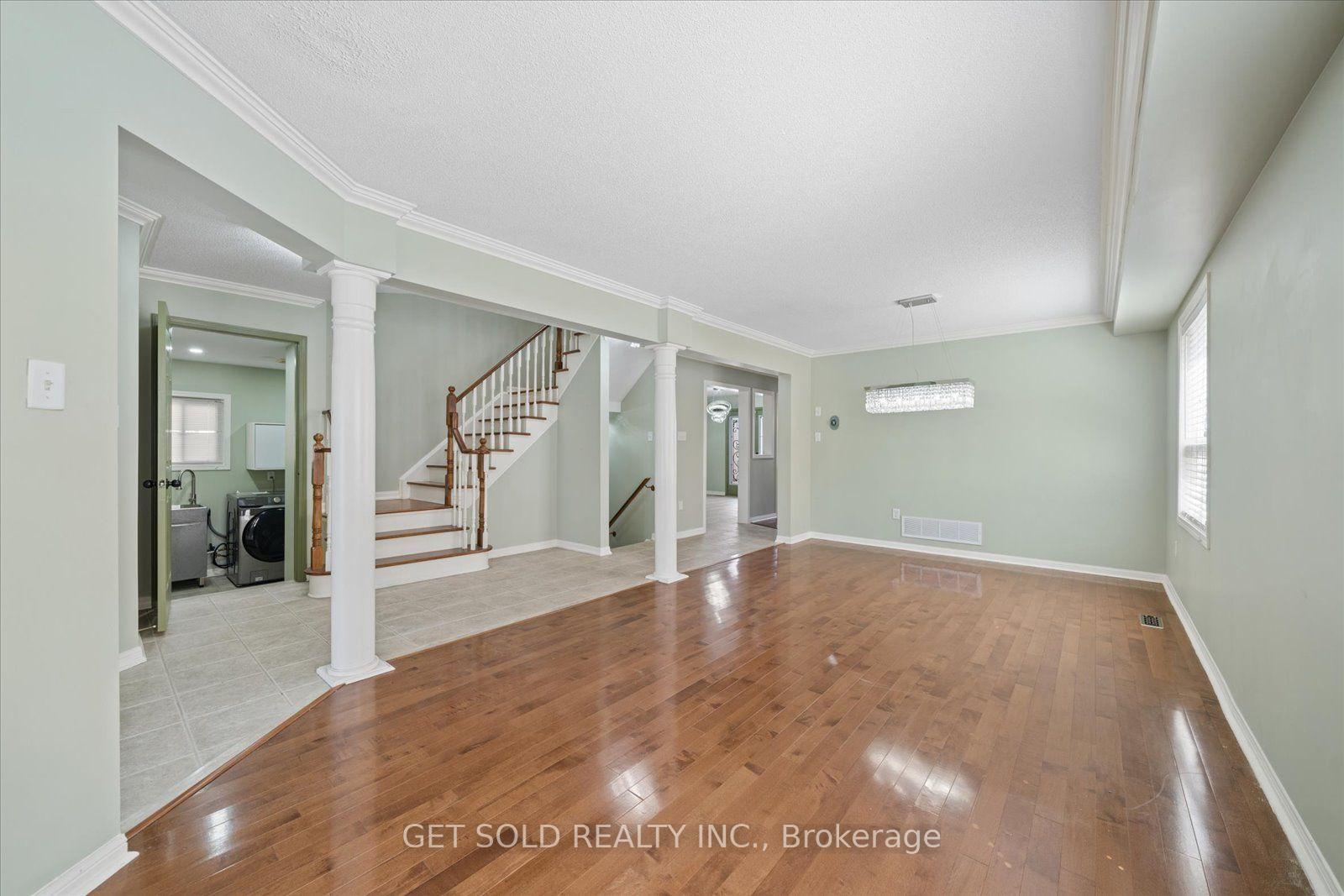 Photo 7 of 122 Medland Avenue, Whitby, Williamsburg — HOMEH