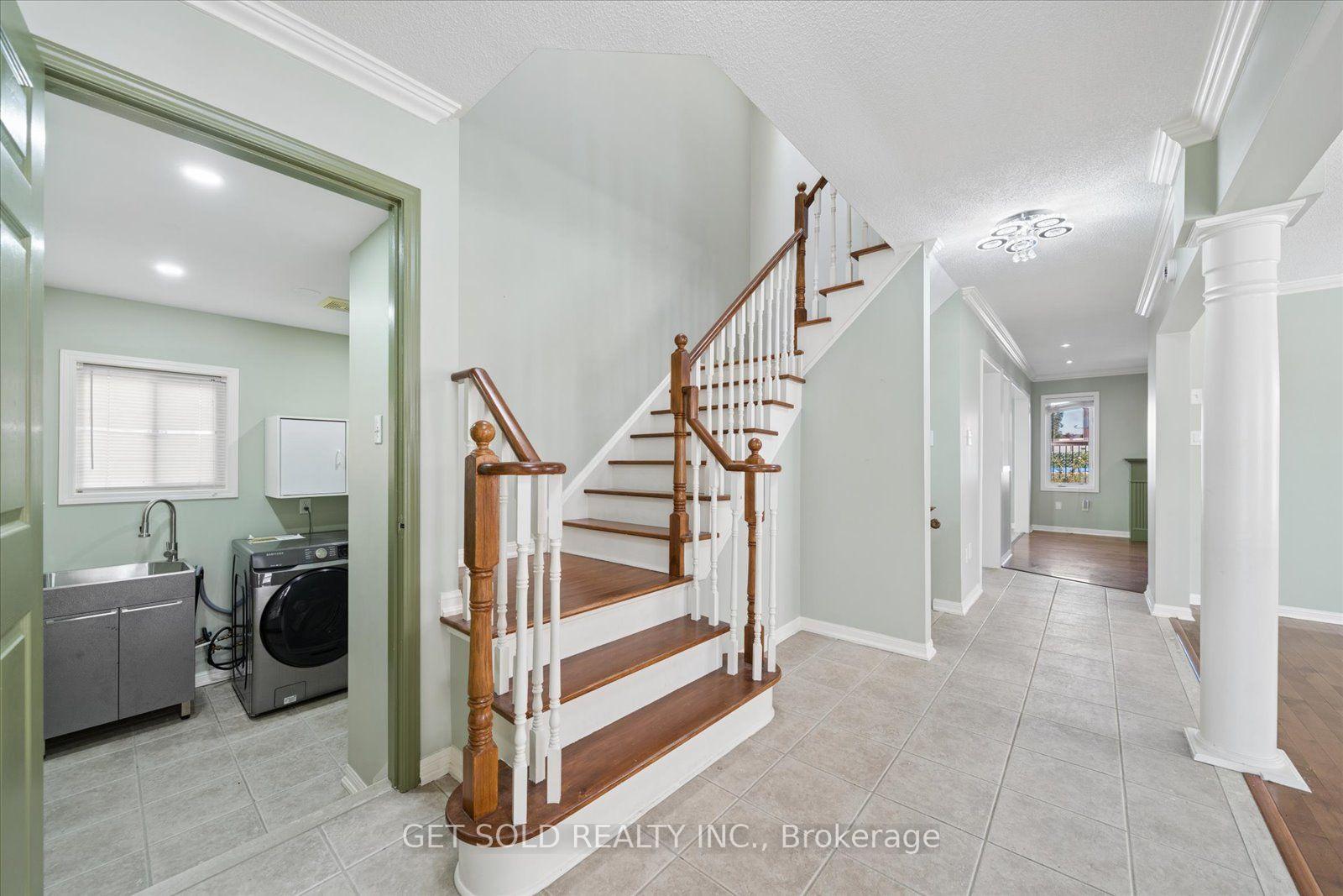Photo 8 of 122 Medland Avenue, Whitby, Williamsburg — HOMEH