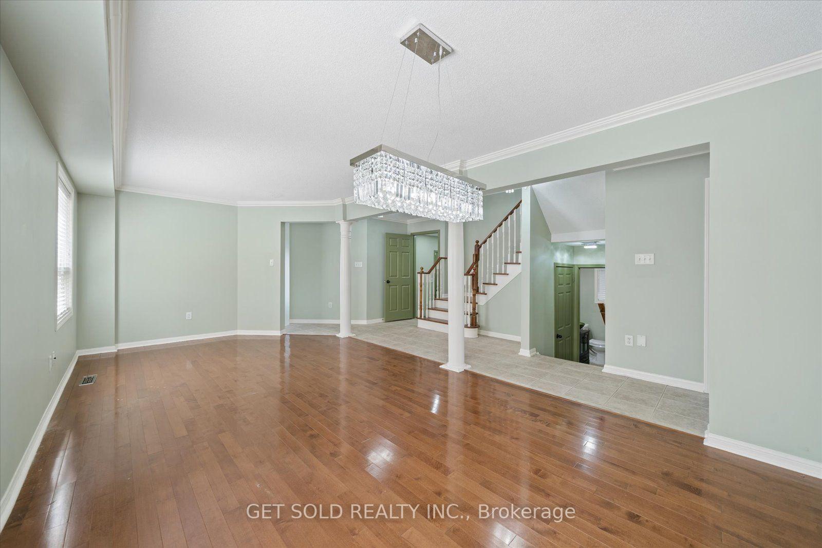 Photo 9 of 122 Medland Avenue, Whitby, Williamsburg — HOMEH