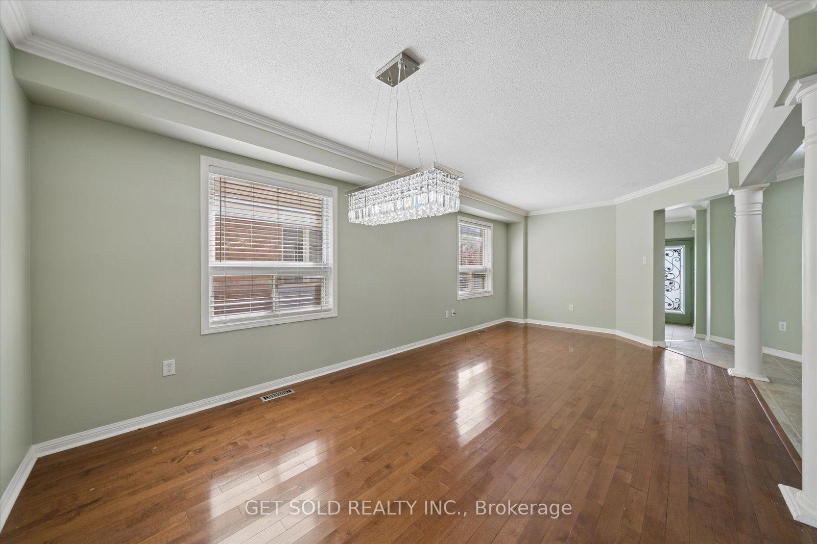 Photo 10 of 122 Medland Avenue, Whitby, Williamsburg — HOMEH