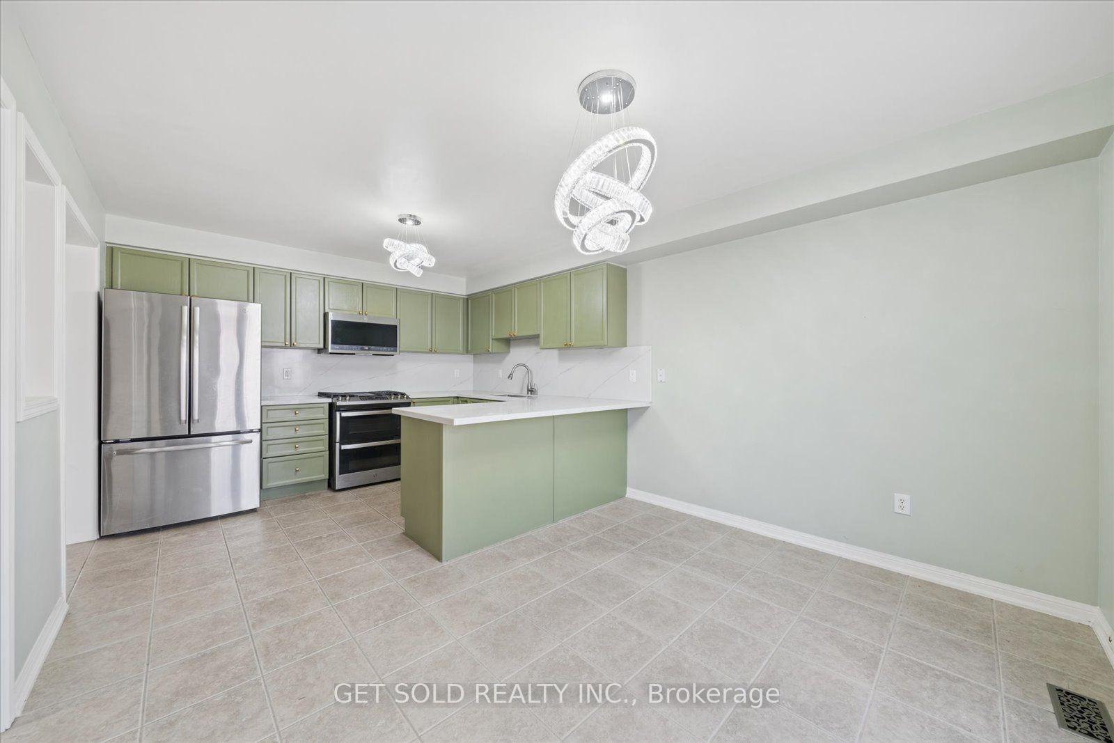 Photo 11 of 122 Medland Avenue, Whitby, Williamsburg — HOMEH