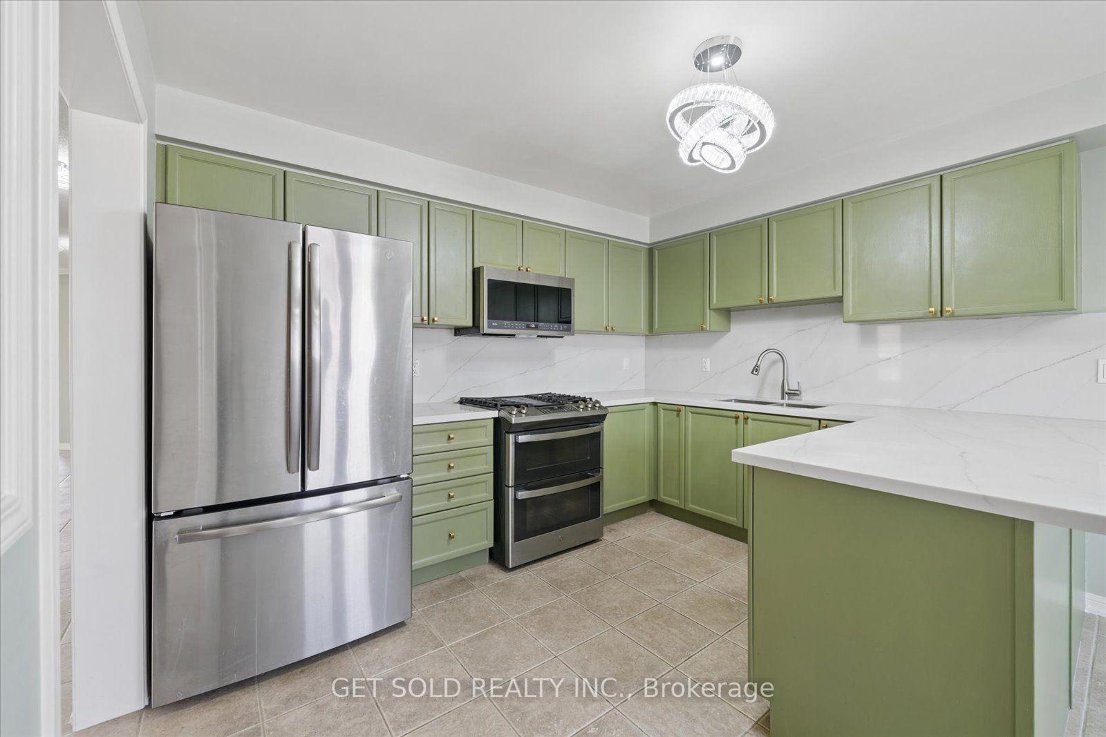 Photo 12 of 122 Medland Avenue, Whitby, Williamsburg — HOMEH