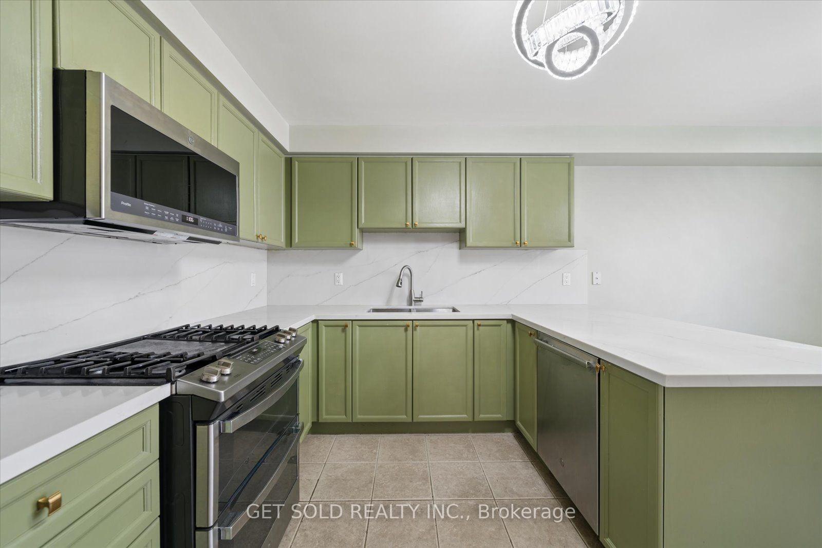 Photo 13 of 122 Medland Avenue, Whitby, Williamsburg — HOMEH