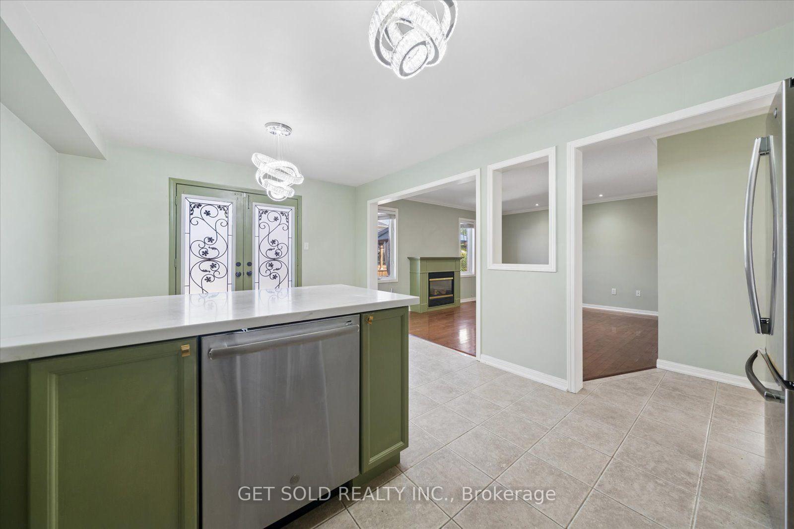 Photo 15 of 122 Medland Avenue, Whitby, Williamsburg — HOMEH