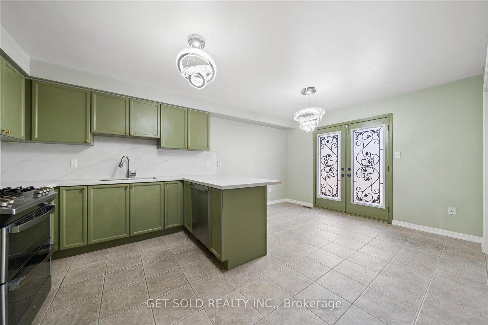 Photo 16 of 122 Medland Avenue, Whitby, Williamsburg — HOMEH