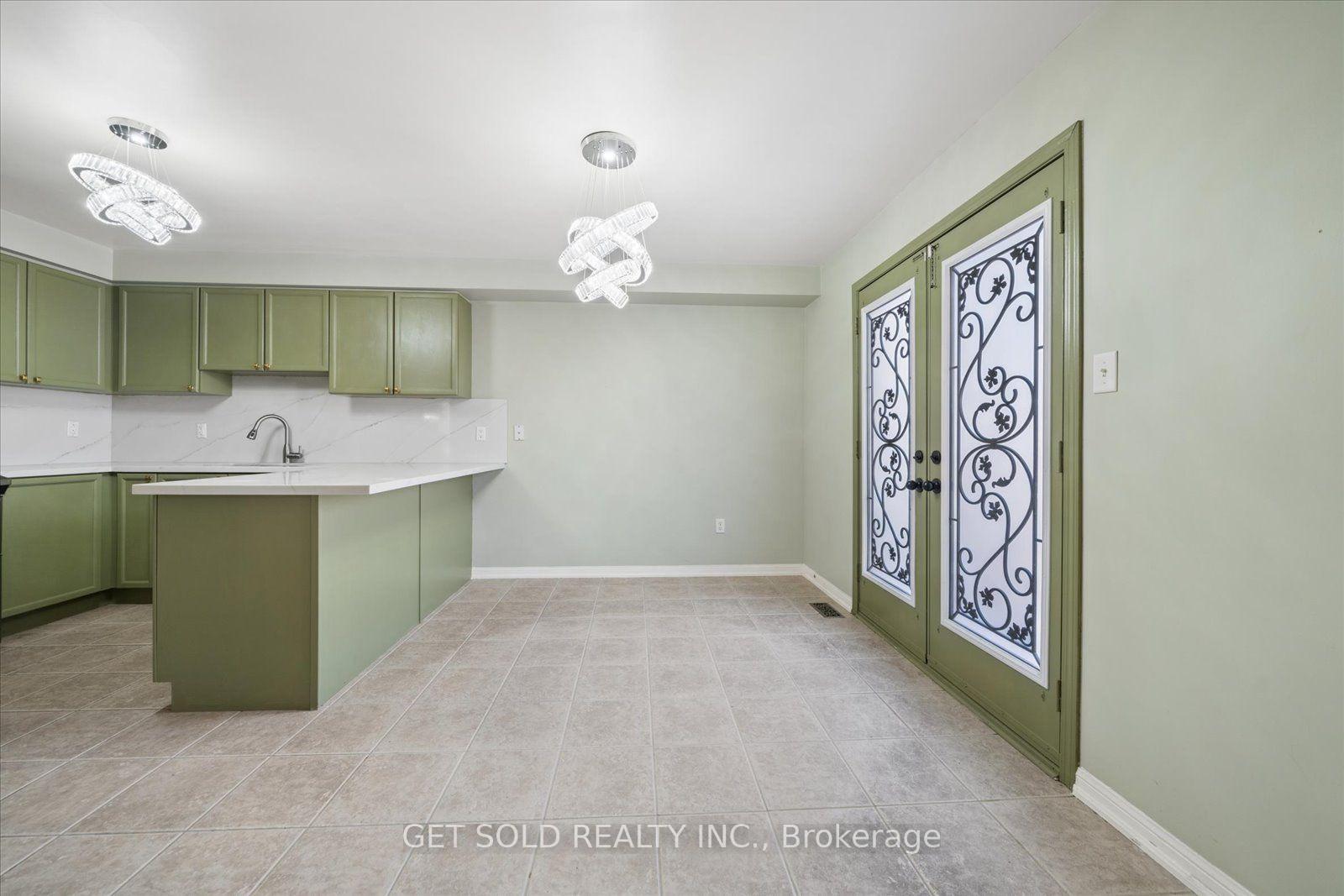 Photo 17 of 122 Medland Avenue, Whitby, Williamsburg — HOMEH