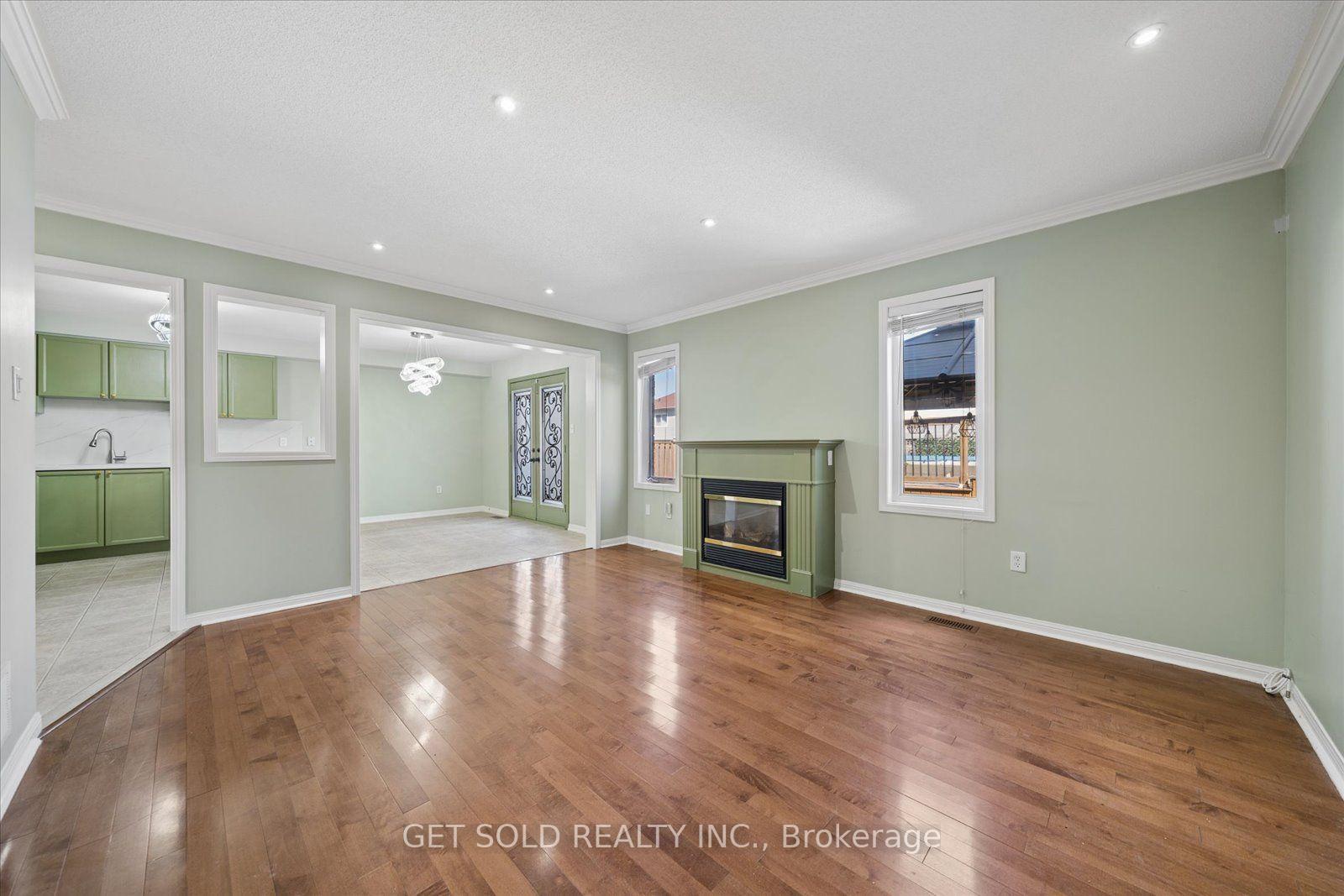 Photo 20 of 122 Medland Avenue, Whitby, Williamsburg — HOMEH