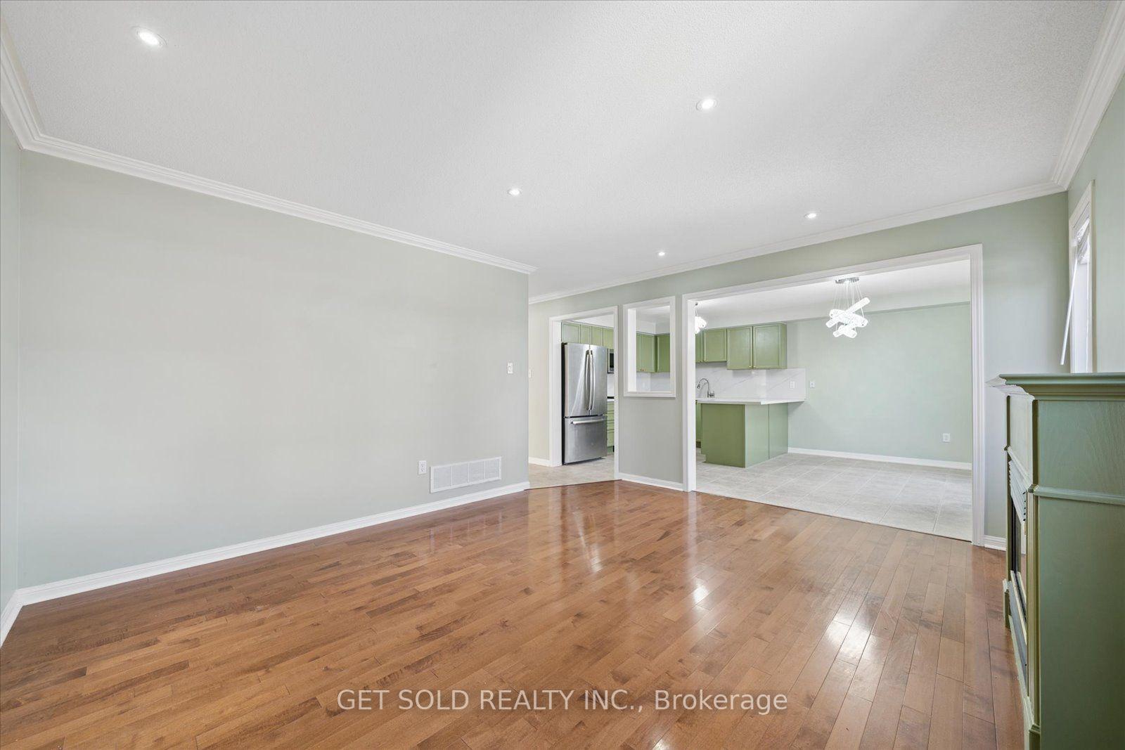 Photo 21 of 122 Medland Avenue, Whitby, Williamsburg — HOMEH