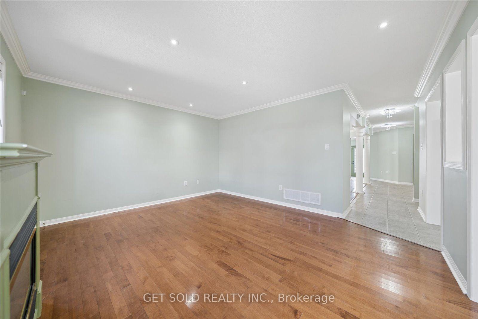 Photo 22 of 122 Medland Avenue, Whitby, Williamsburg — HOMEH