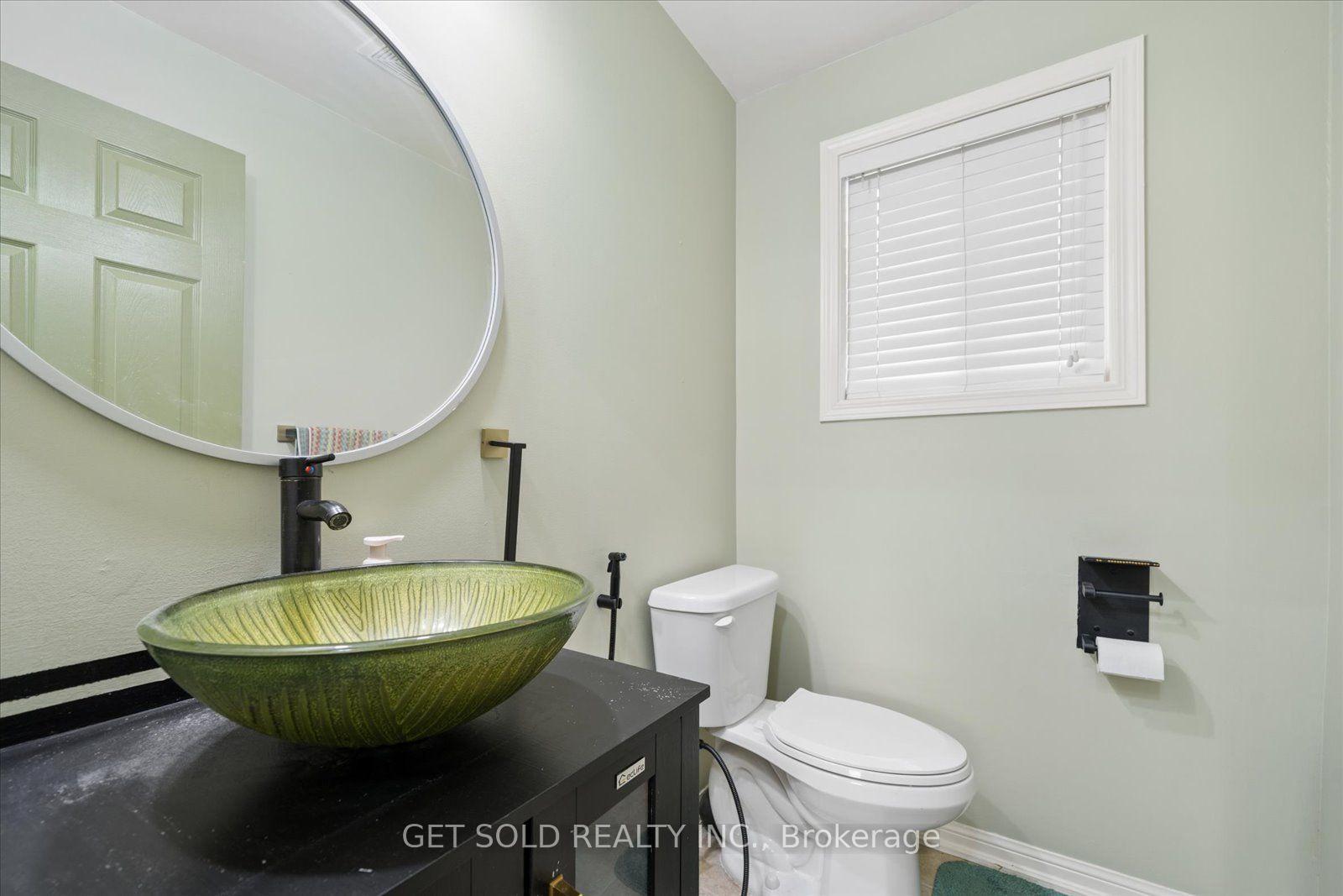 Photo 24 of 122 Medland Avenue, Whitby, Williamsburg — HOMEH