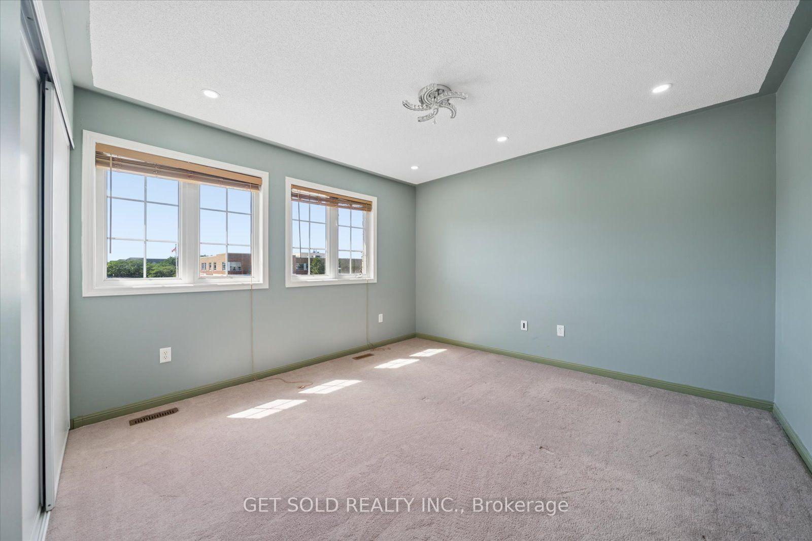 Photo 26 of 122 Medland Avenue, Whitby, Williamsburg — HOMEH
