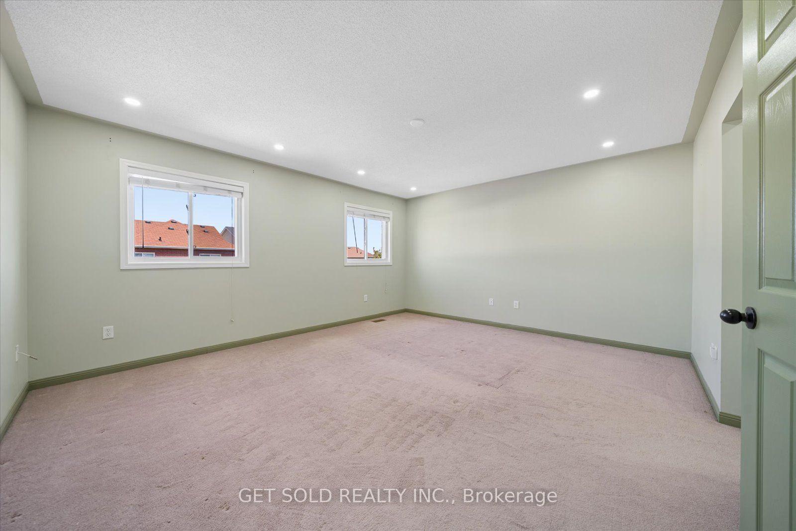 Photo 32 of 122 Medland Avenue, Whitby, Williamsburg — HOMEH