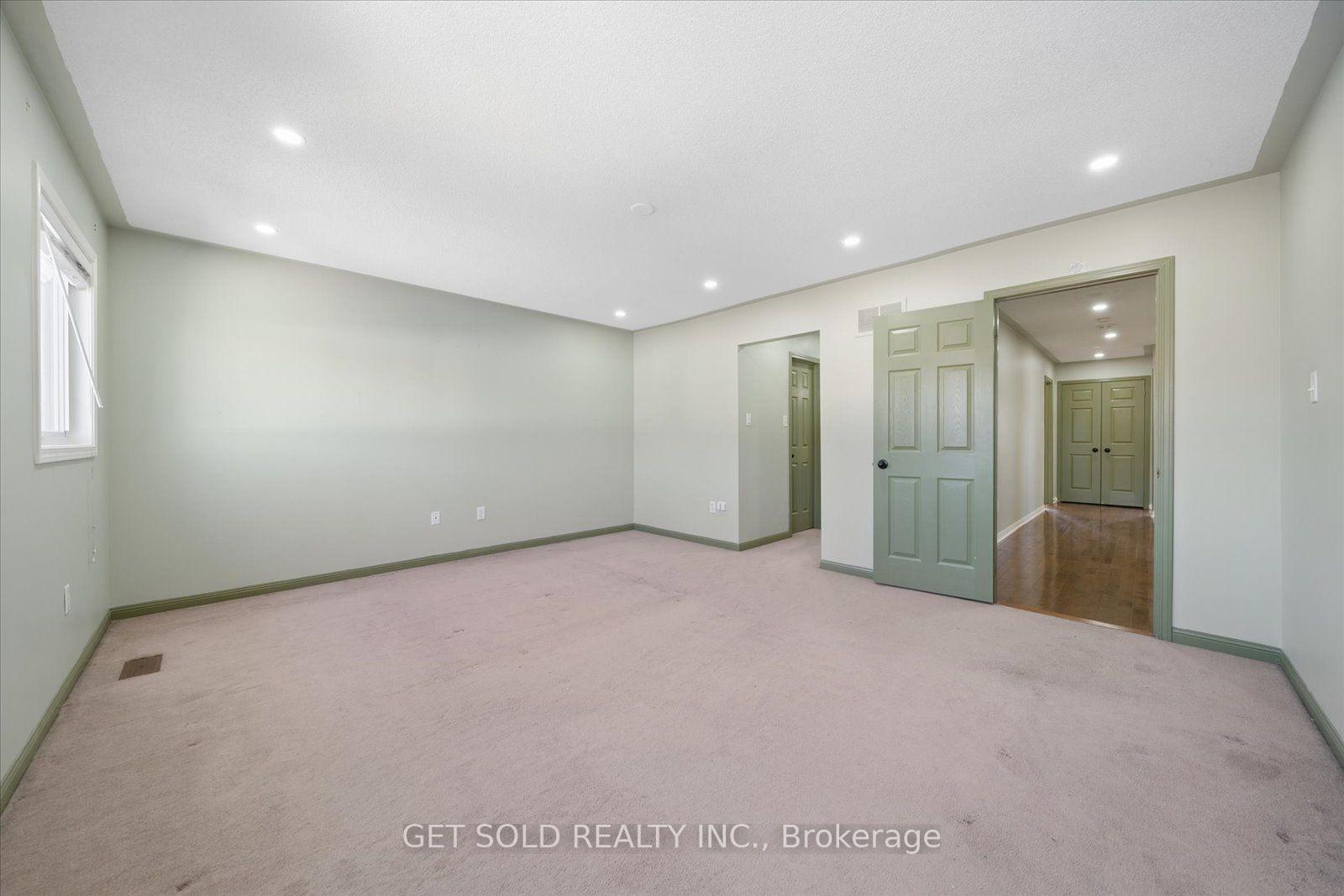 Photo 33 of 122 Medland Avenue, Whitby, Williamsburg — HOMEH